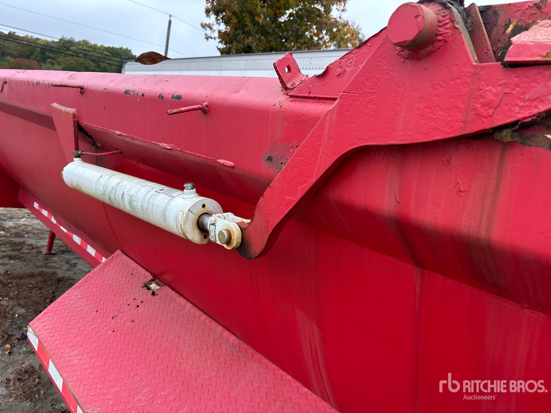 1998 CPS 35 FT T/A QUARTER FRAME ROUND B ...