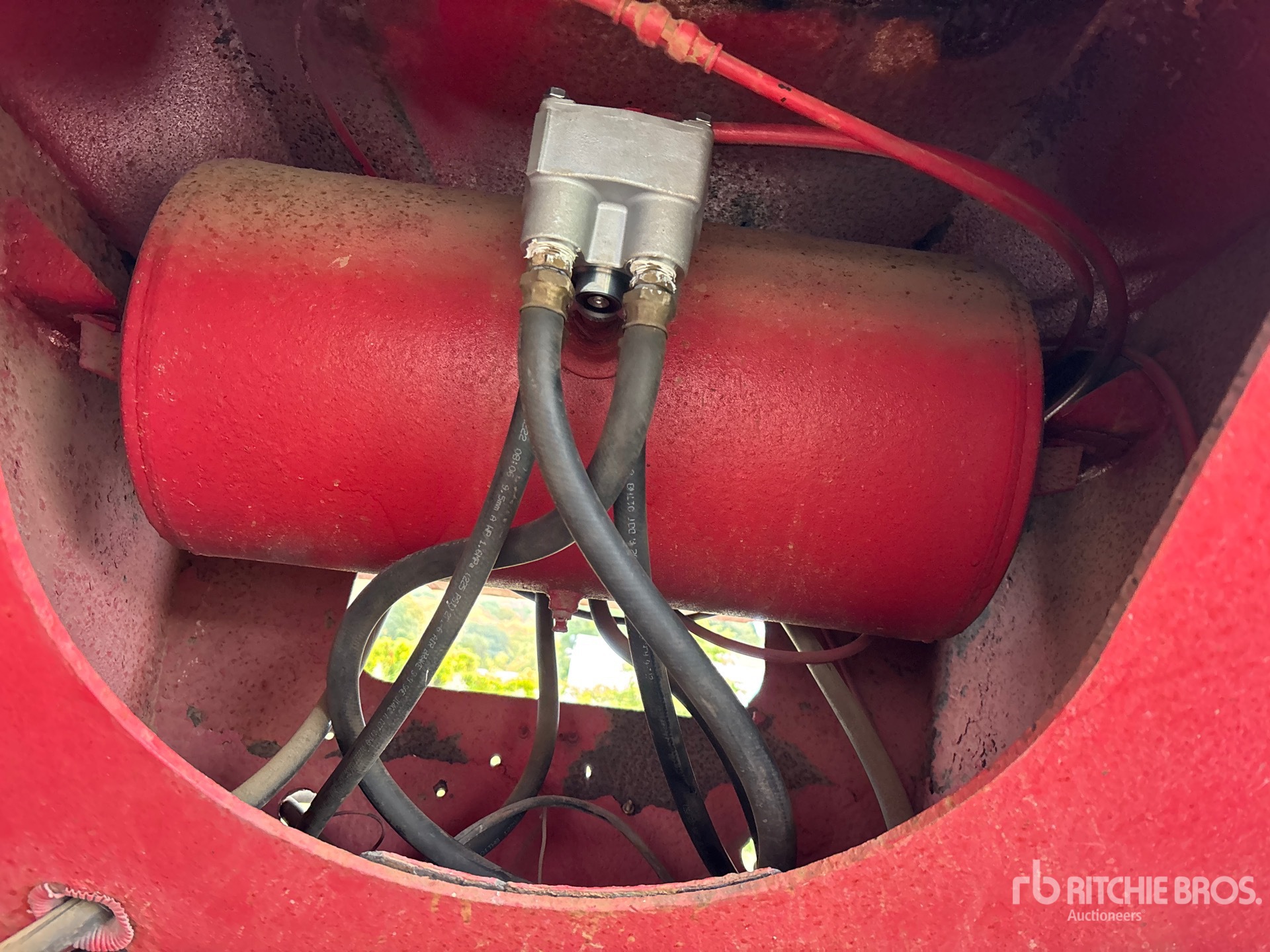 1998 CPS 35 FT T/A QUARTER FRAME ROUND B ...