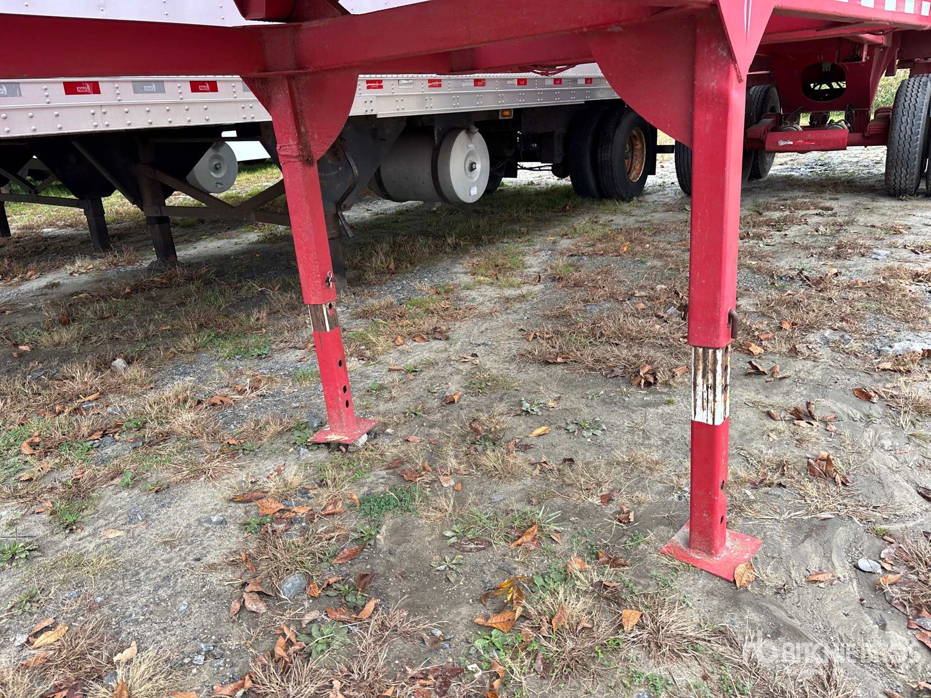 1998 CPS 35 FT T/A QUARTER FRAME ROUND B ...