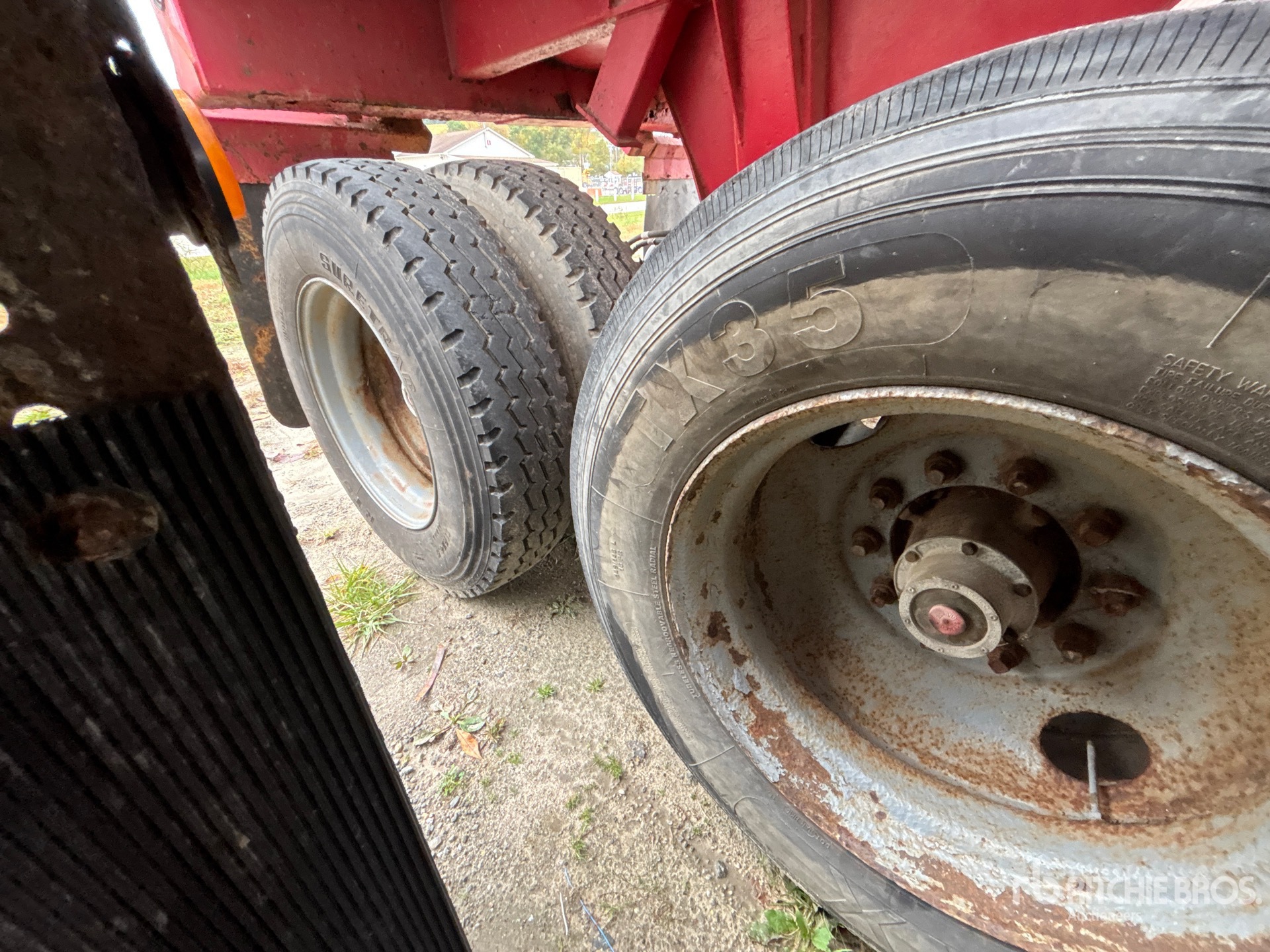 1998 CPS 35 FT T/A QUARTER FRAME ROUND B ...