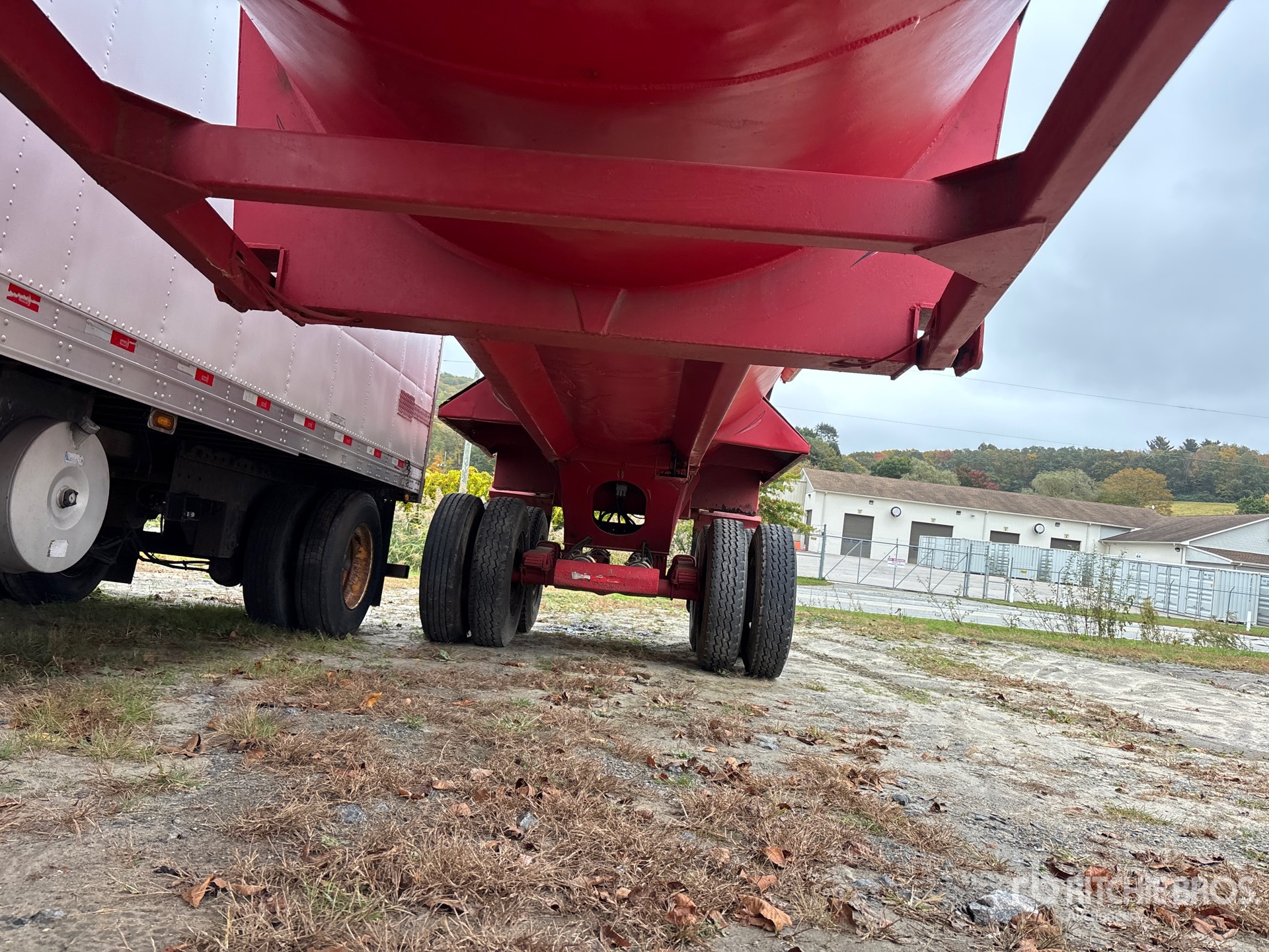 1998 CPS 35 FT T/A QUARTER FRAME ROUND B ...