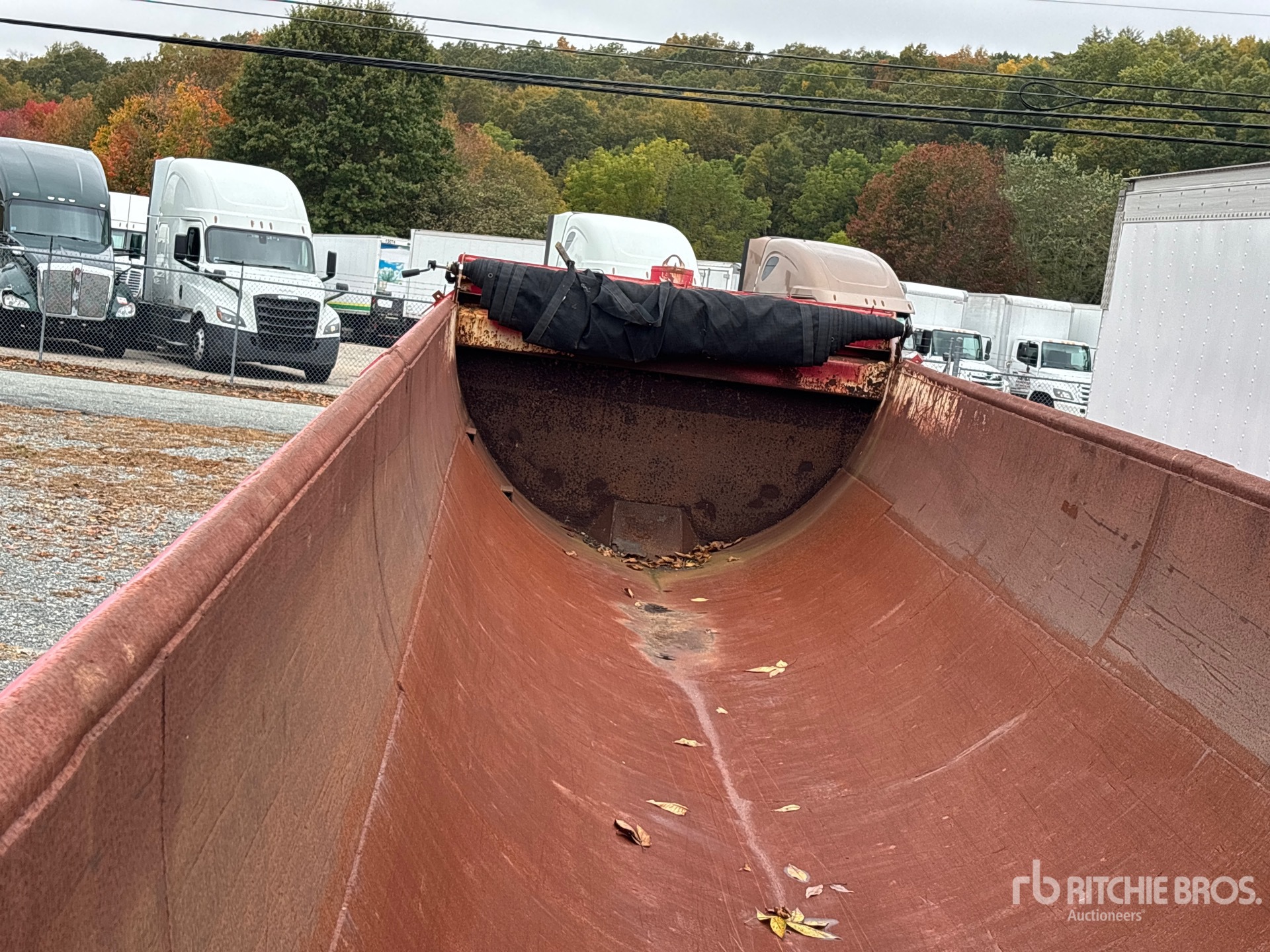 1998 CPS 35 FT T/A QUARTER FRAME ROUND B ...
