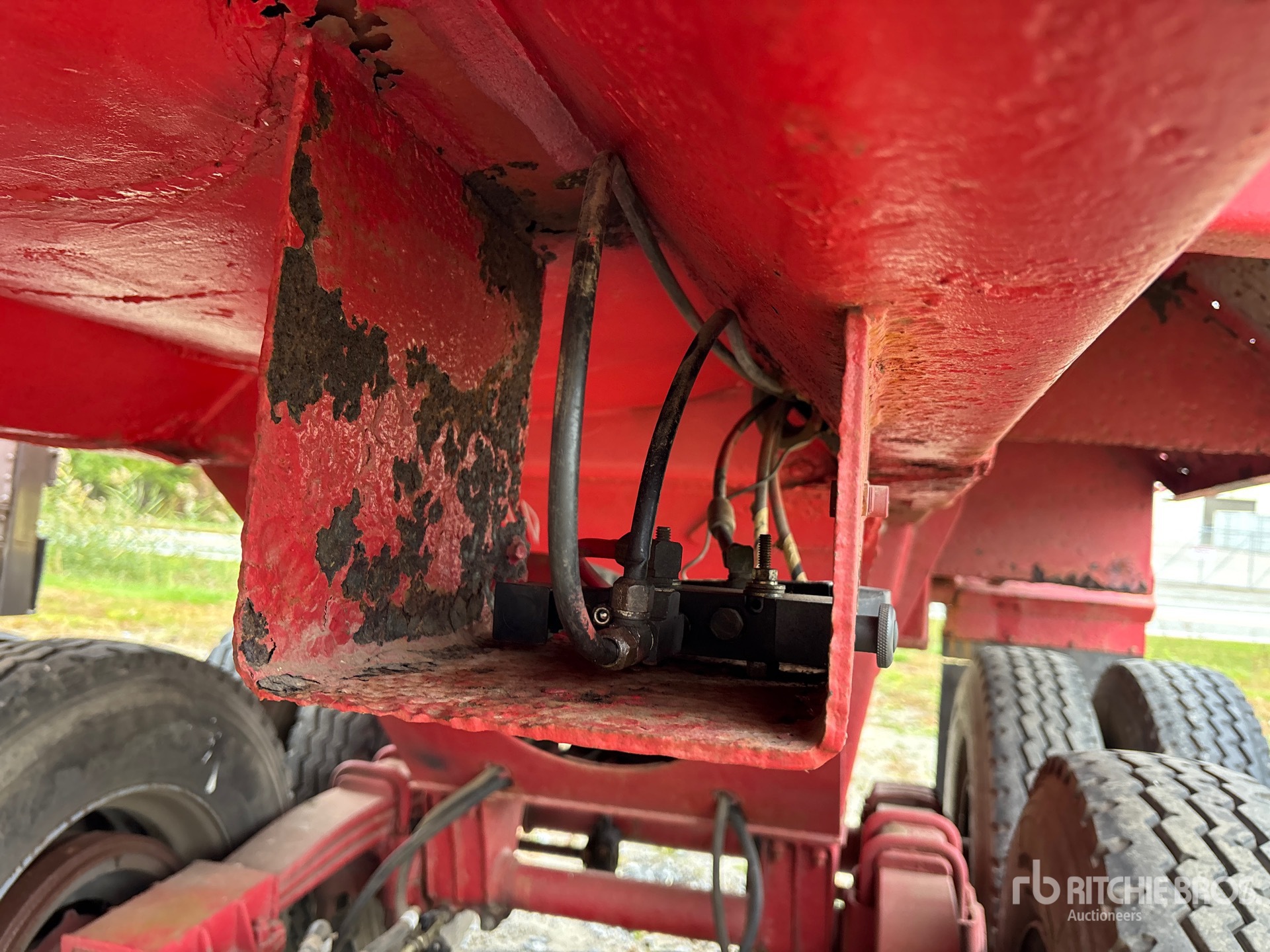1998 CPS 35 FT T/A QUARTER FRAME ROUND B ...