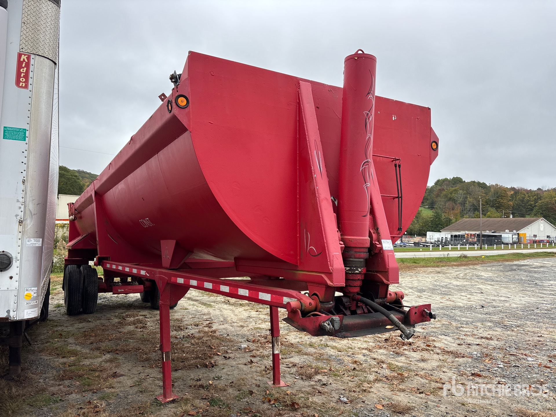 1998 CPS 35 FT T/A QUARTER FRAME ROUND B ...