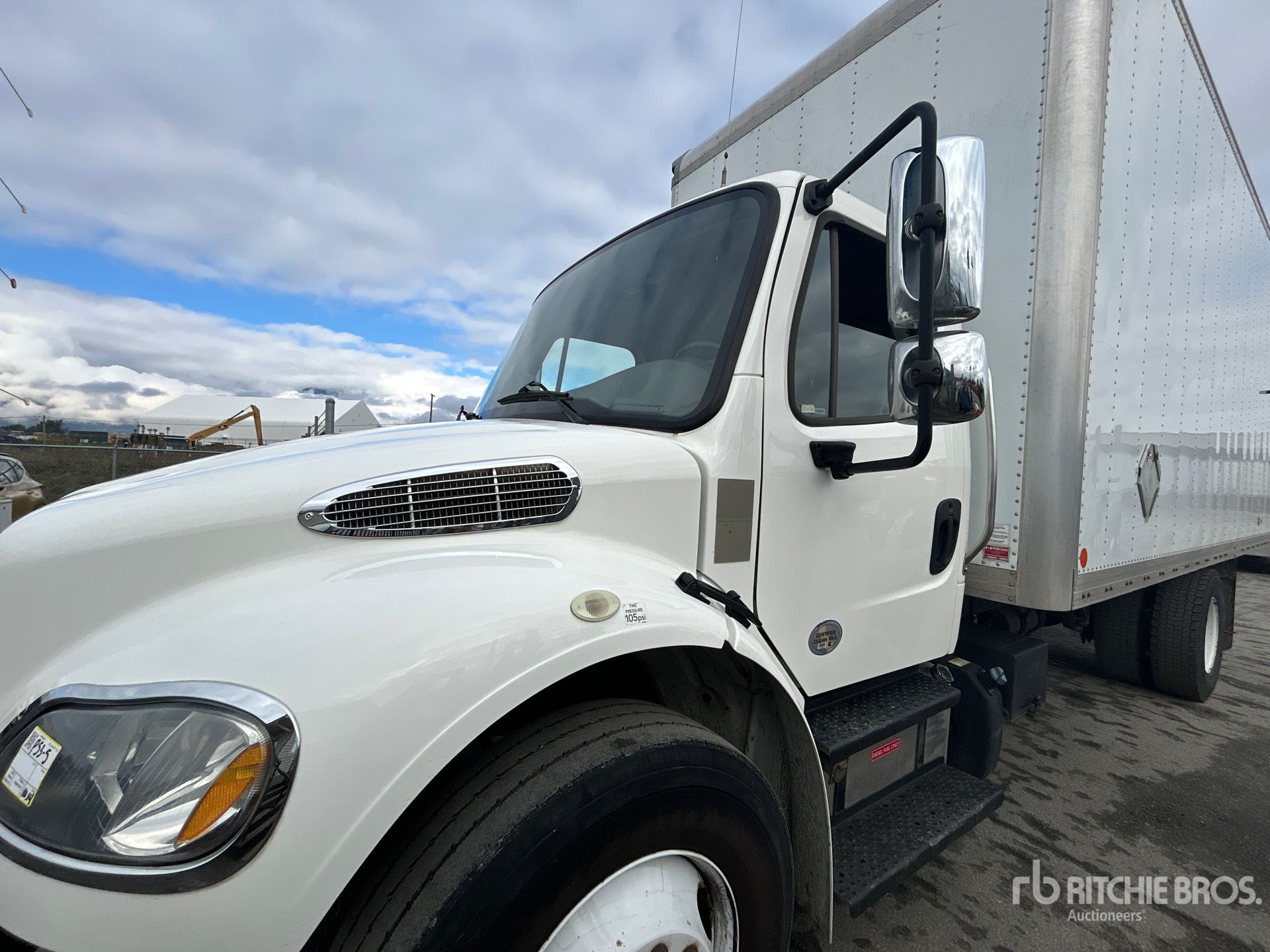 2019 Freightliner M2 106