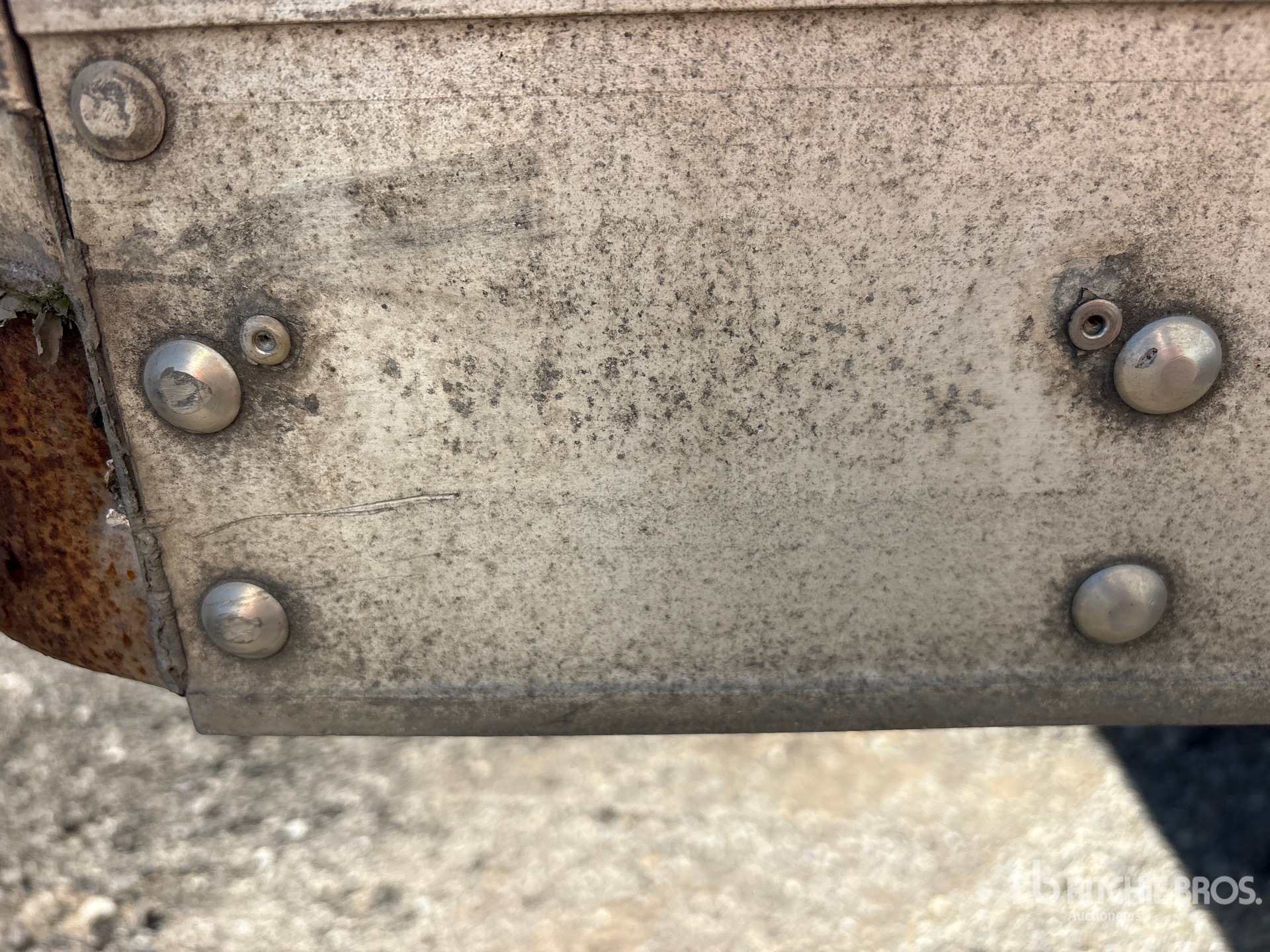 Utility 53 FT X 102 IN T/A