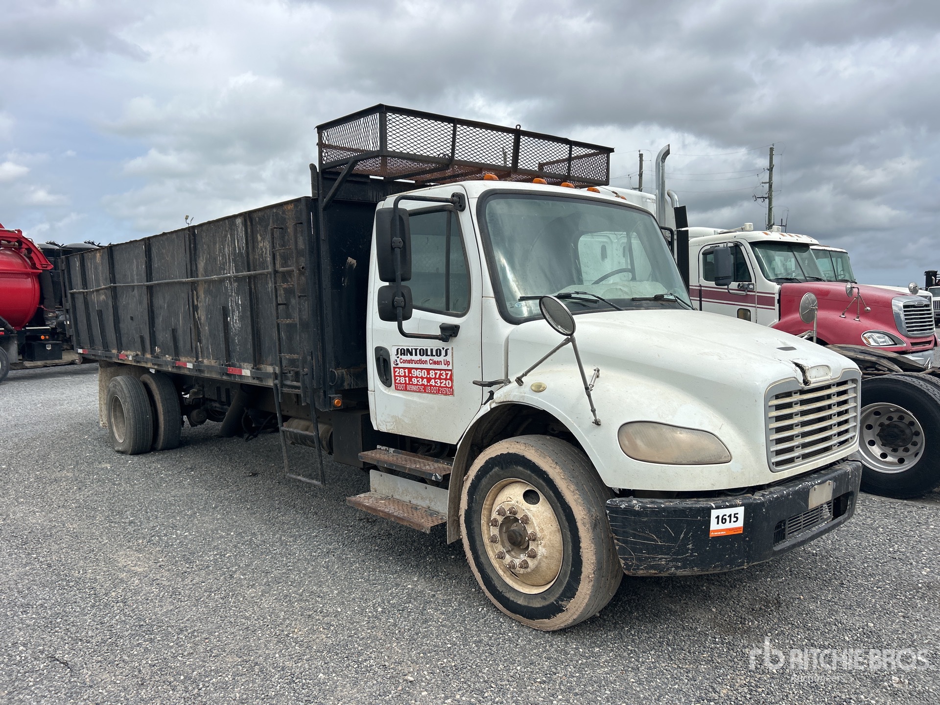 2013 Freightliner M2106