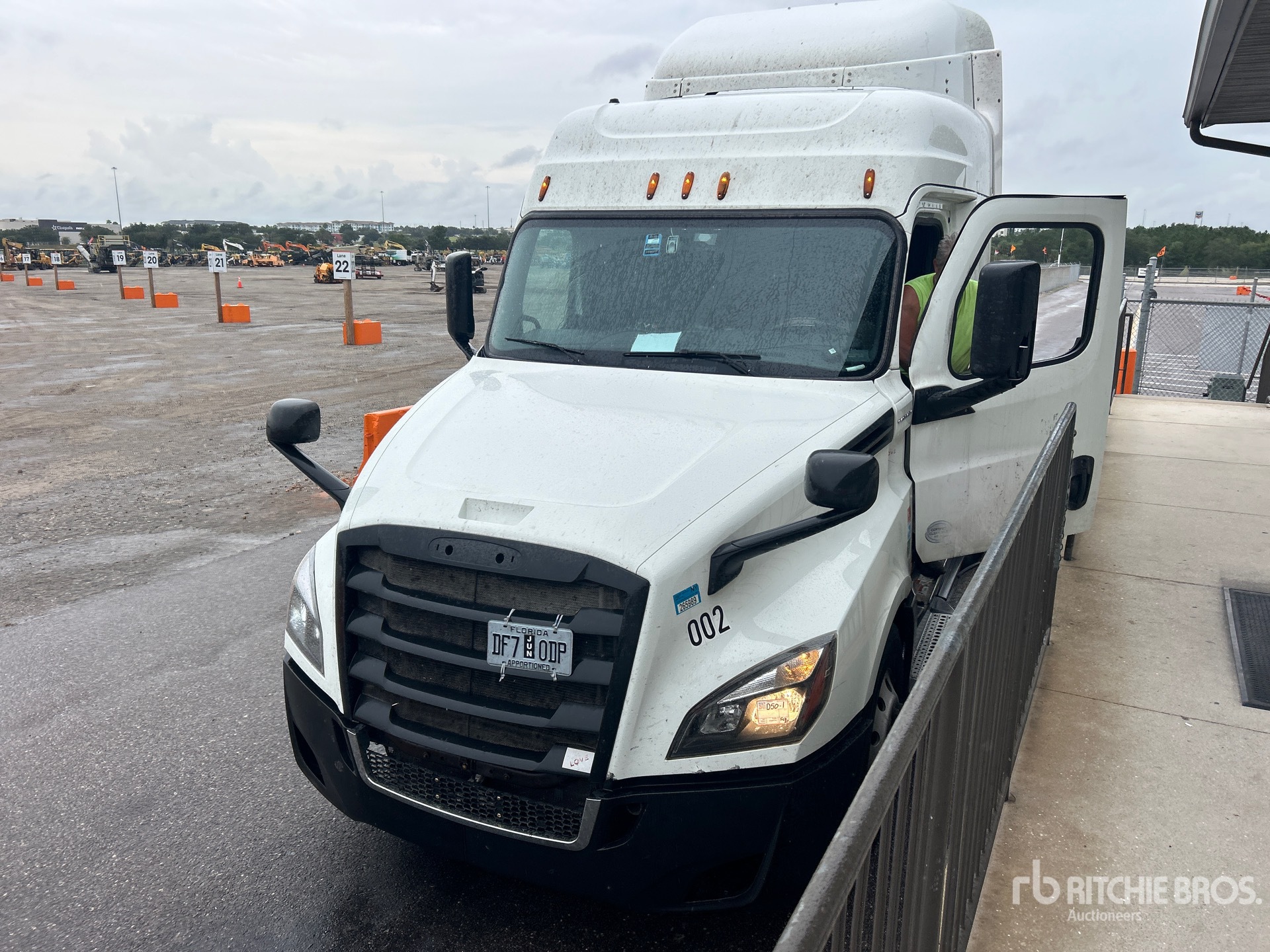 2020 Freightliner CASCADIA 126