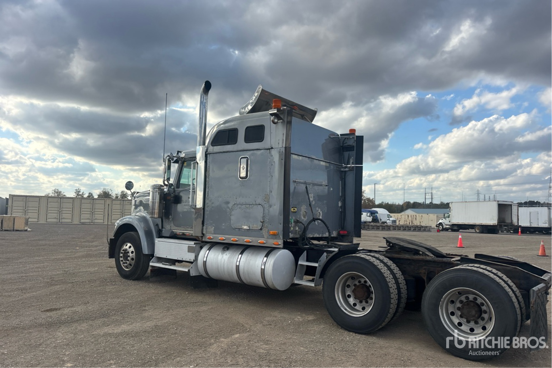2005 International 9900I