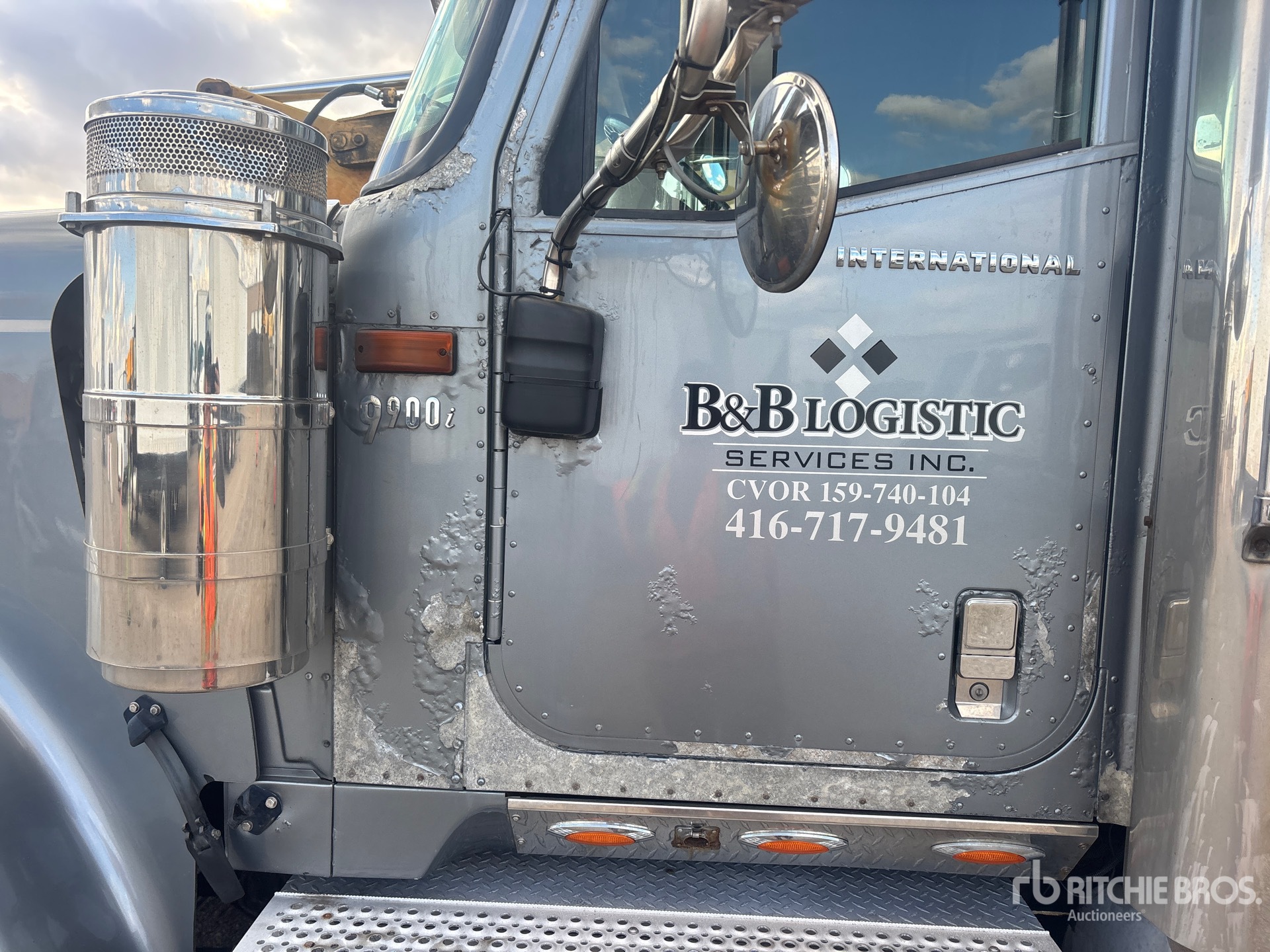 2005 International 9900I