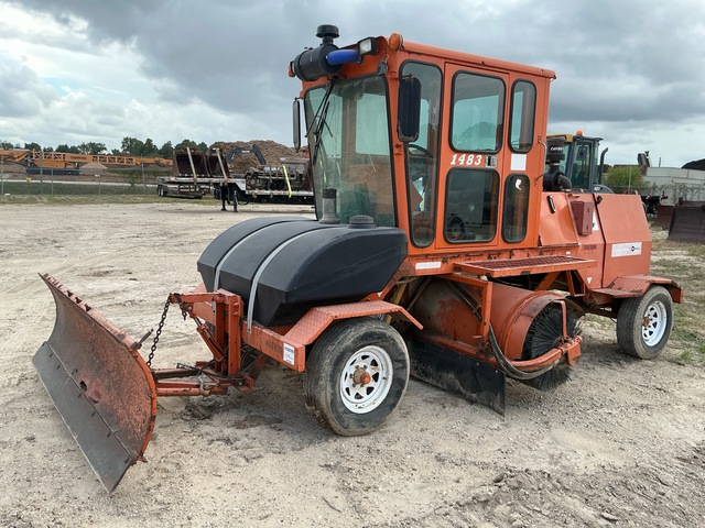 2014 Broce CRT350 Self-Propelled Broom