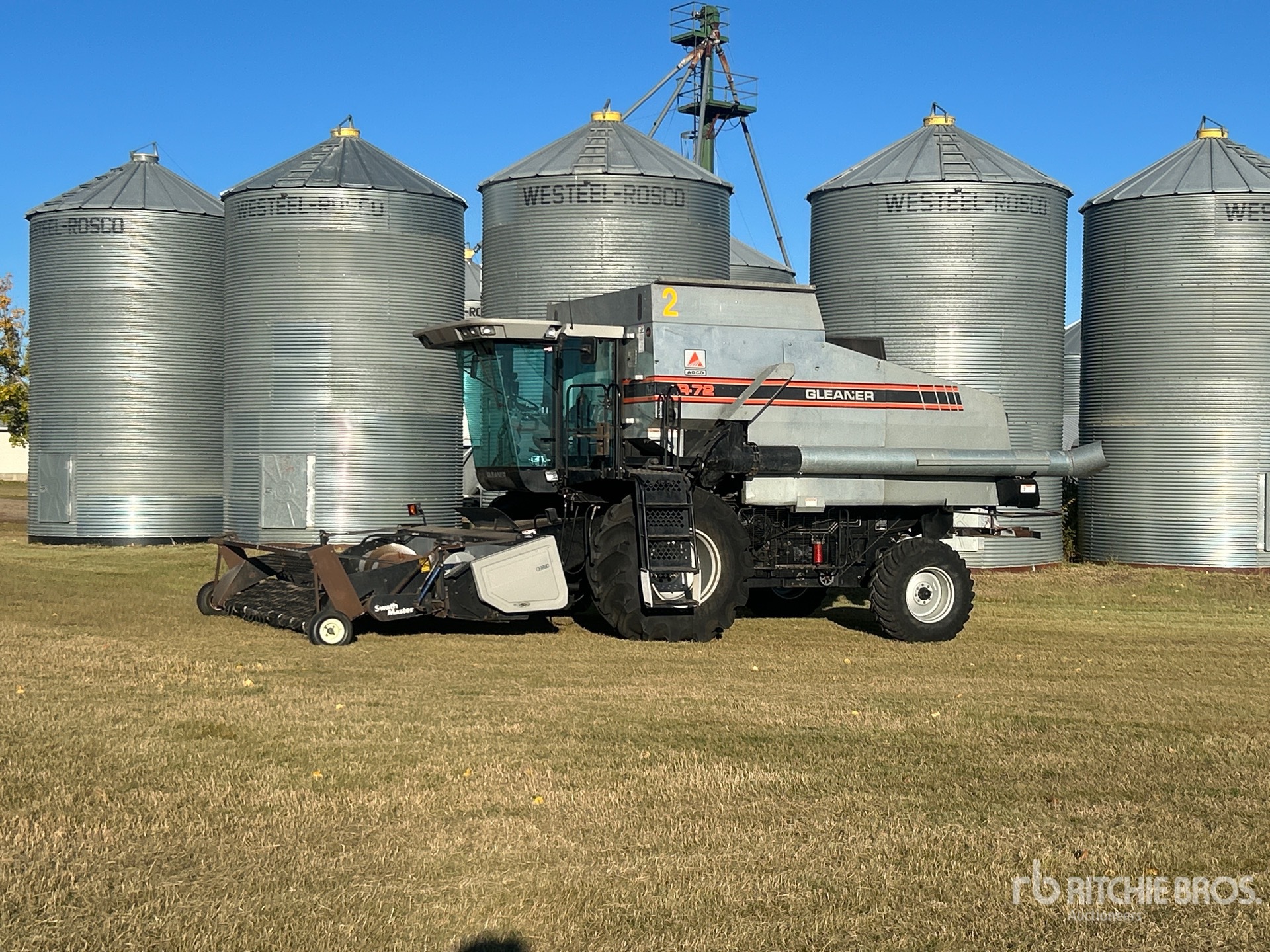 Photo of 1997 Gleaner R72