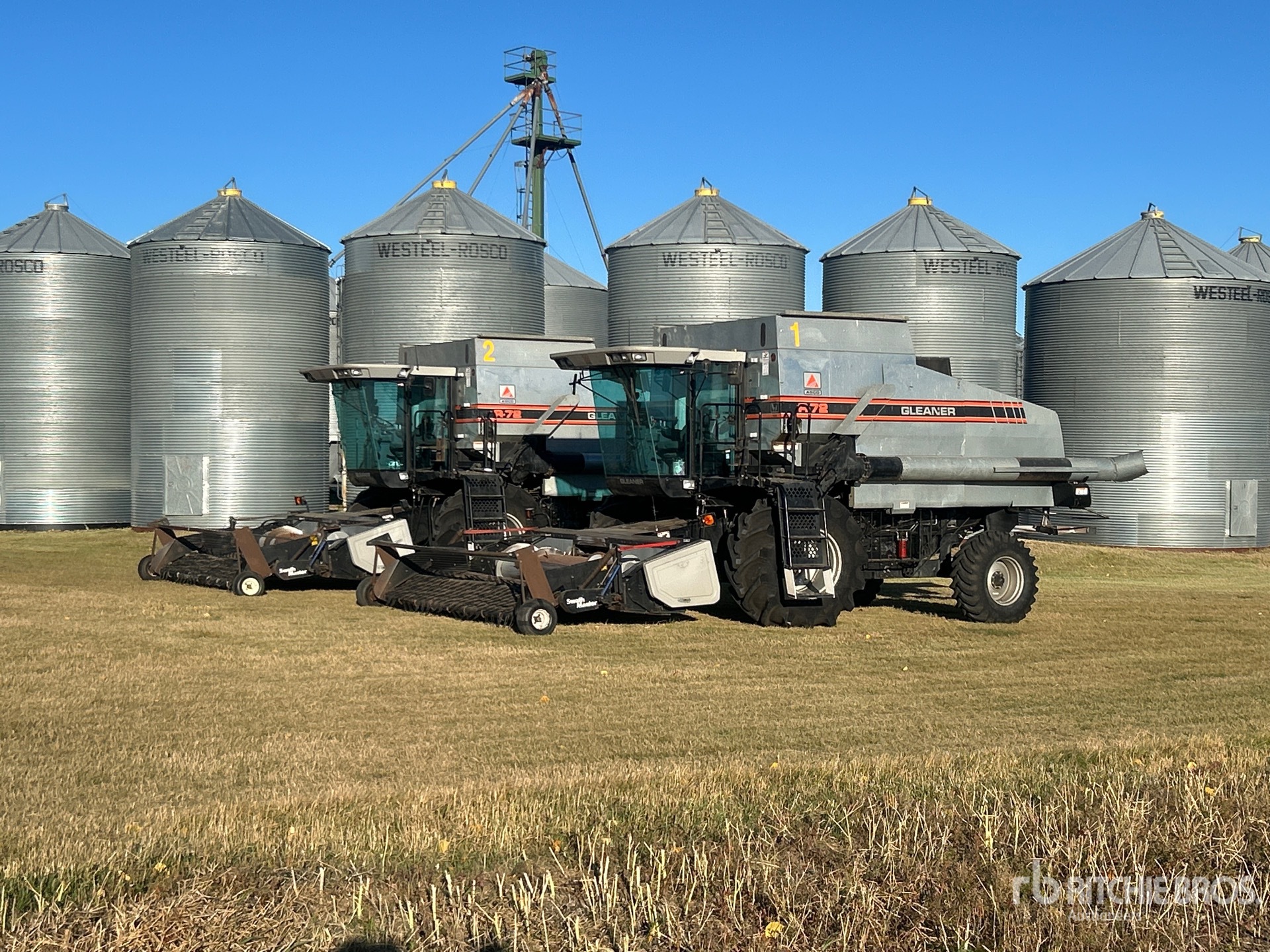 1997 Gleaner R72