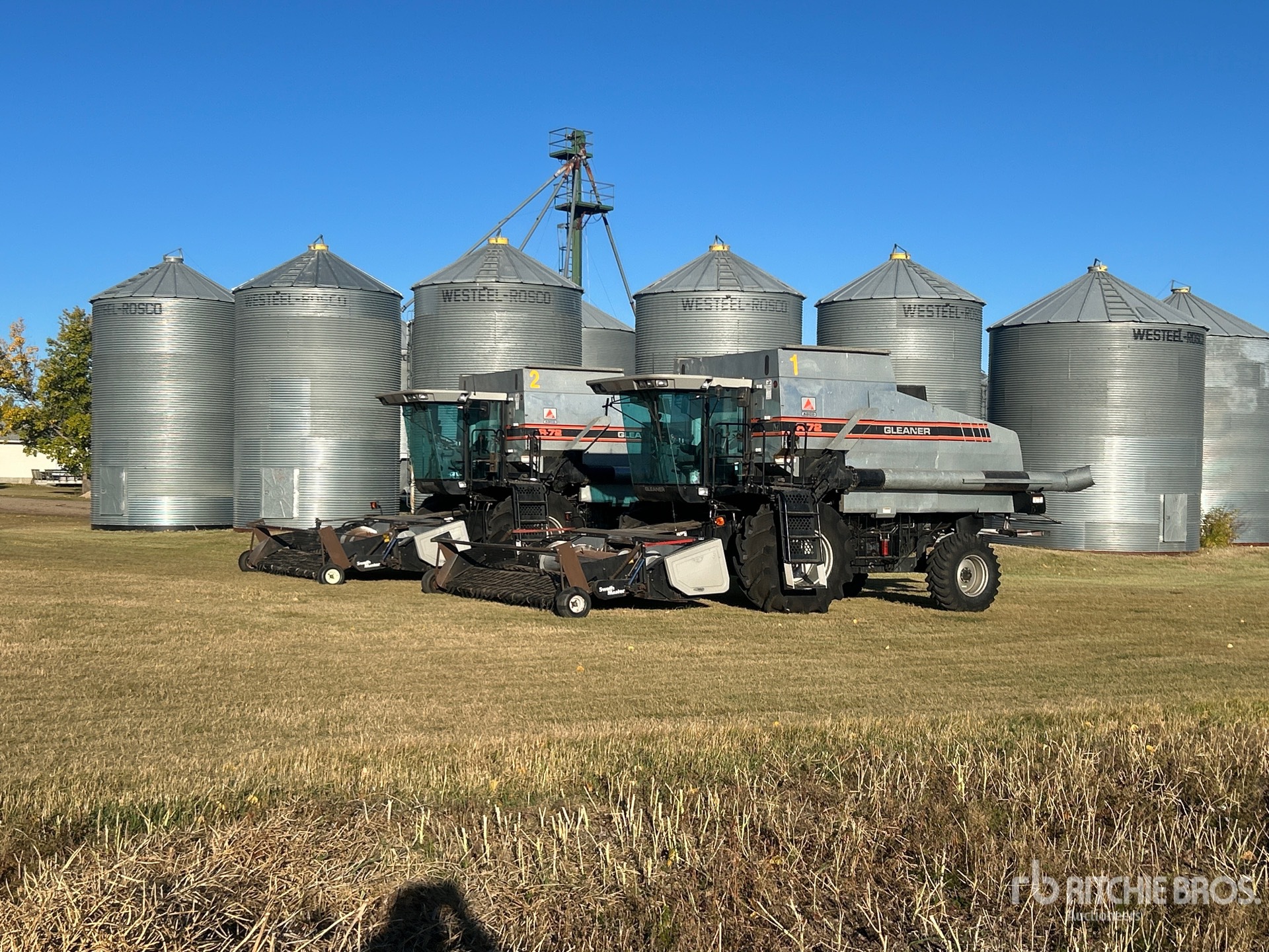 1997 Gleaner R72