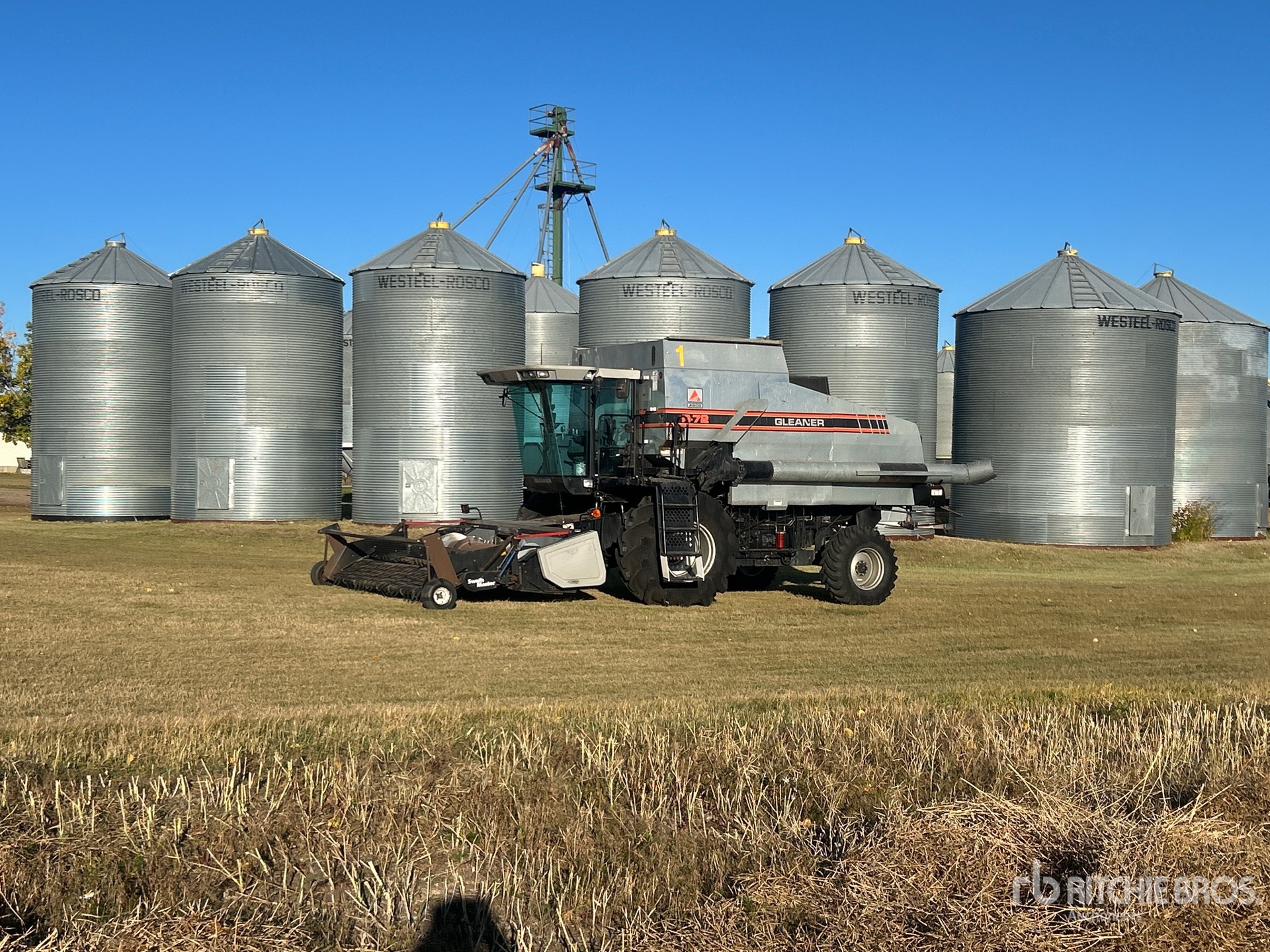 1997 Gleaner R72