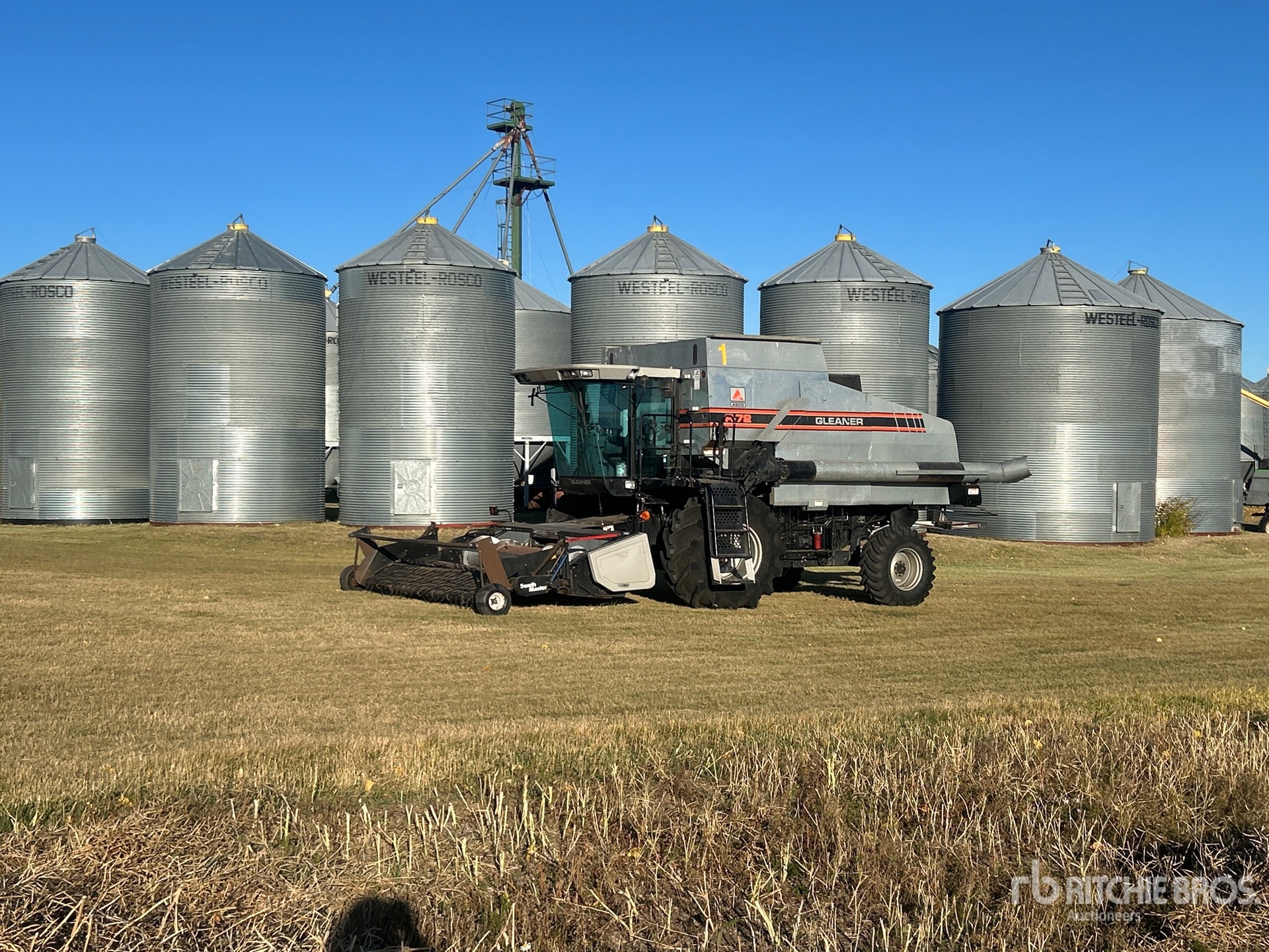 1997 Gleaner R72