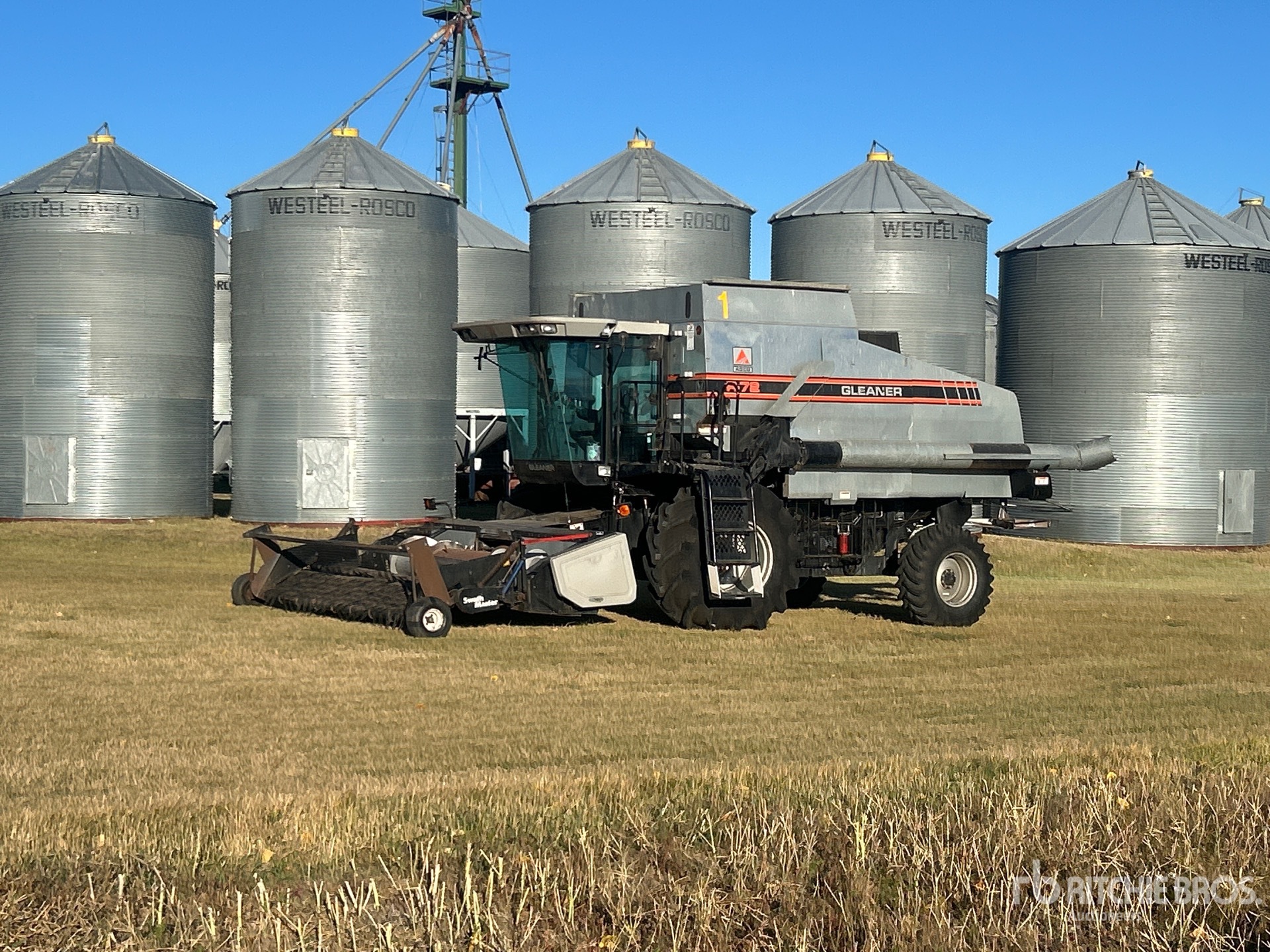 1997 Gleaner R72