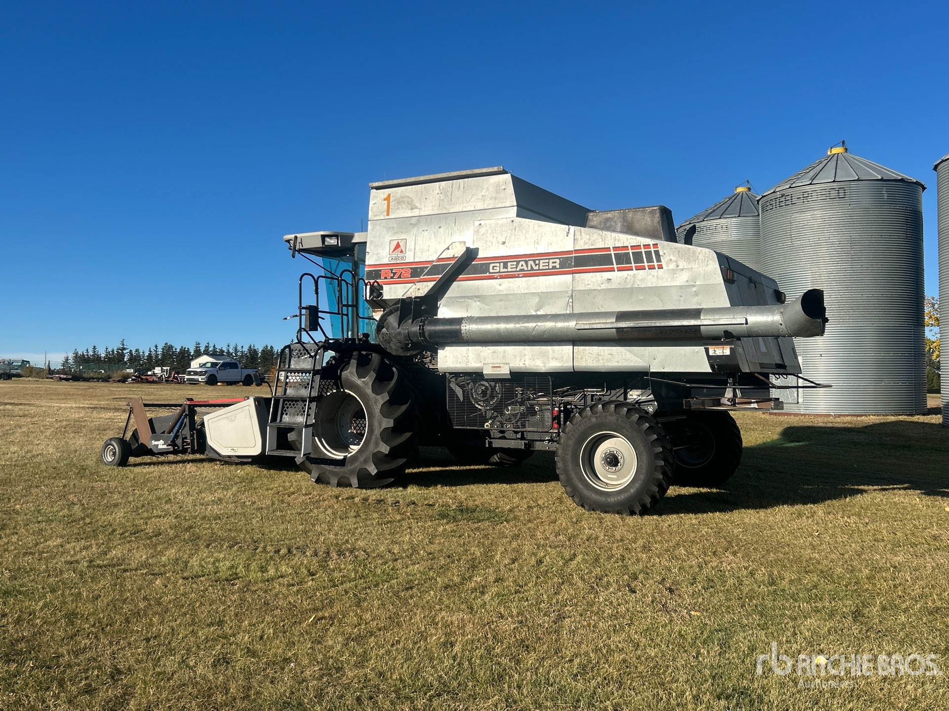 1997 Gleaner R72