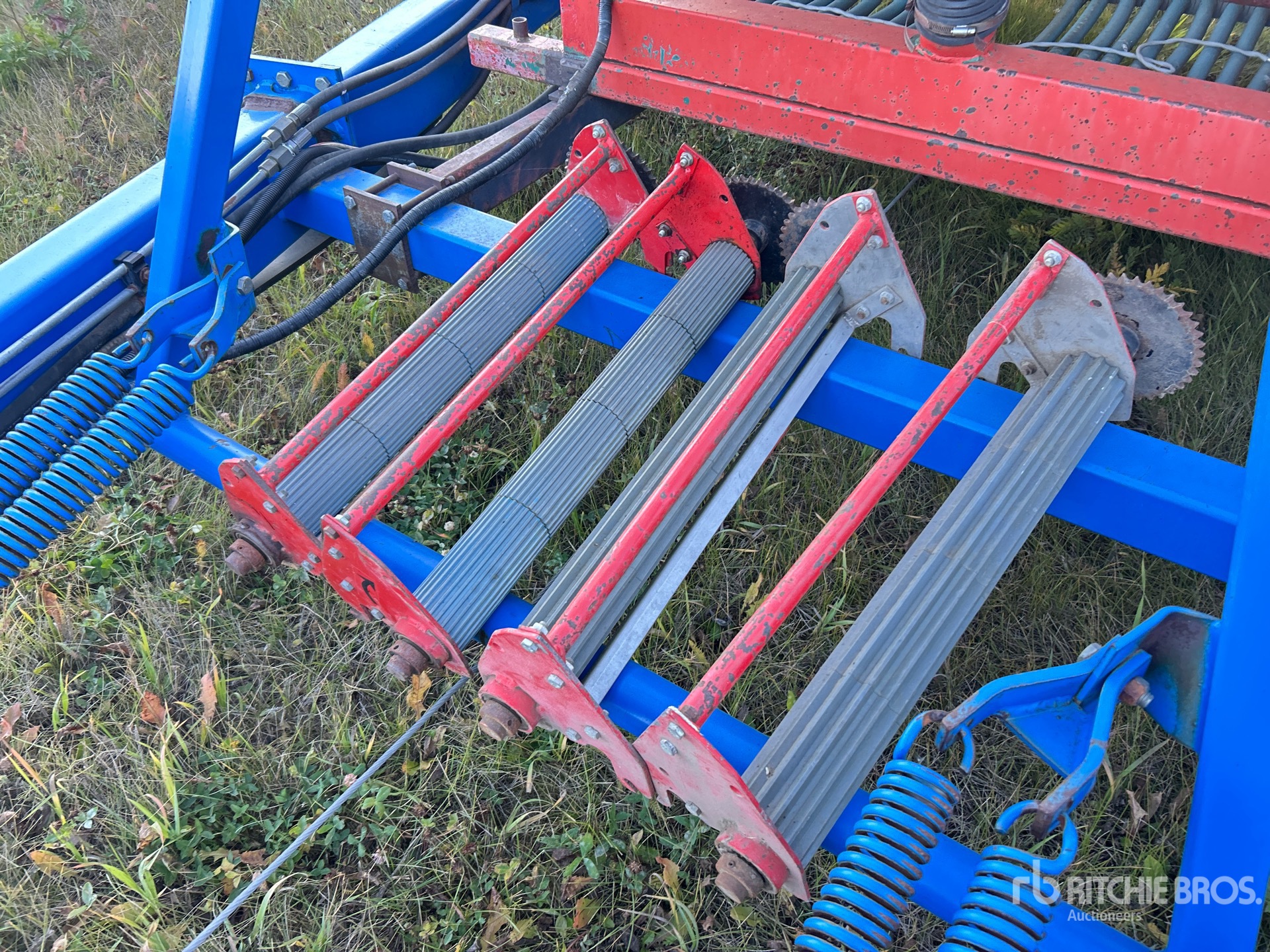 New Holland SG320