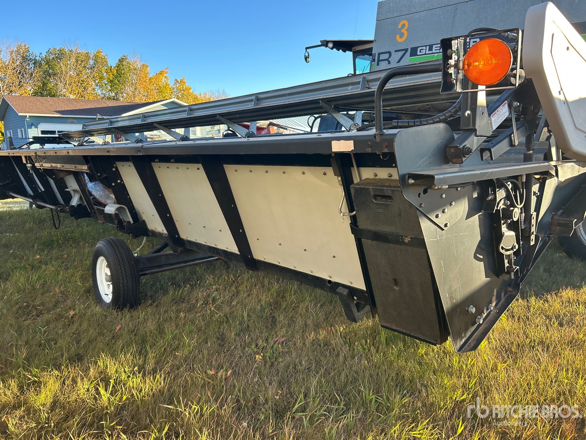 1996 Gleaner 700