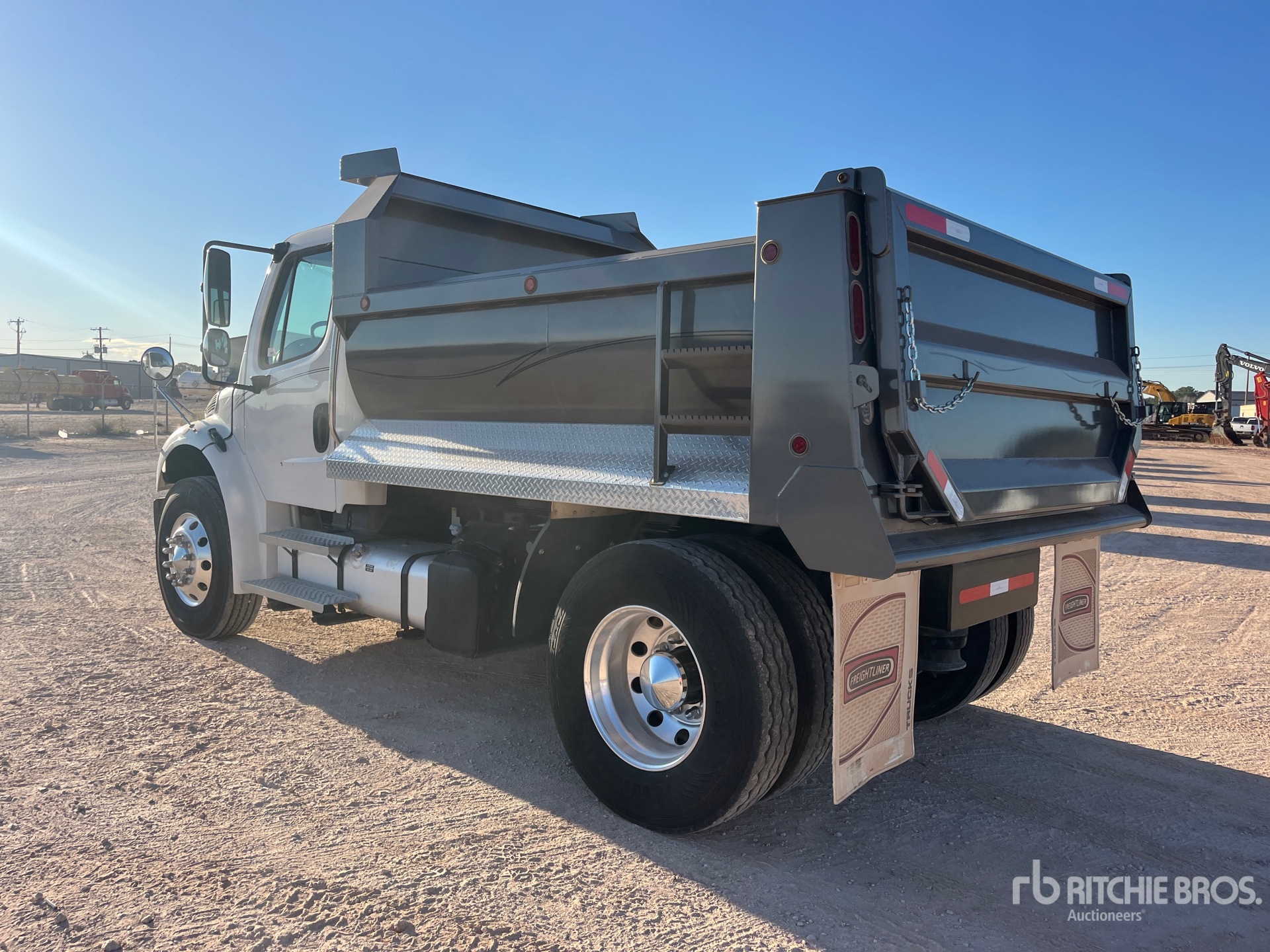 2014 Freightliner M2 106