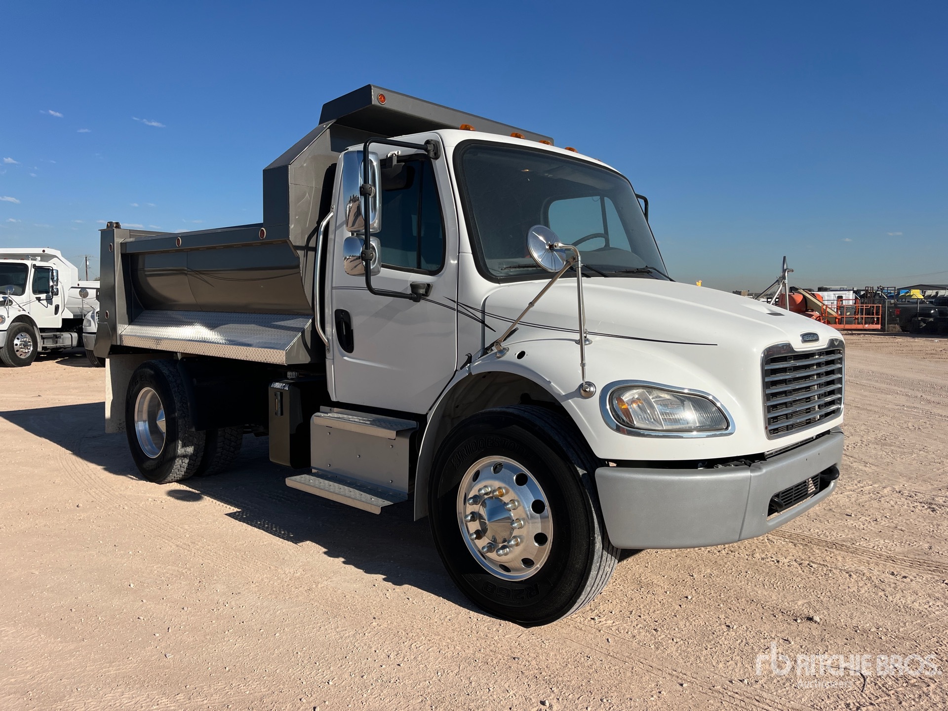 2014 Freightliner M2 106