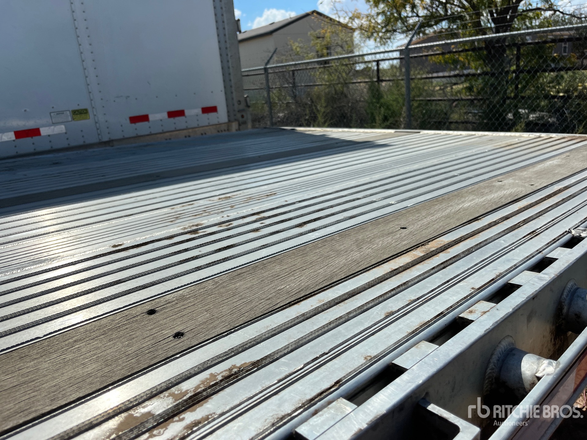 2025 East 53 FT T/A