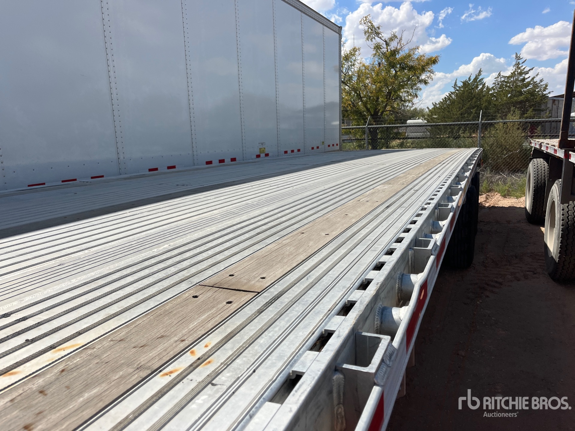 2025 East 53 FT T/A