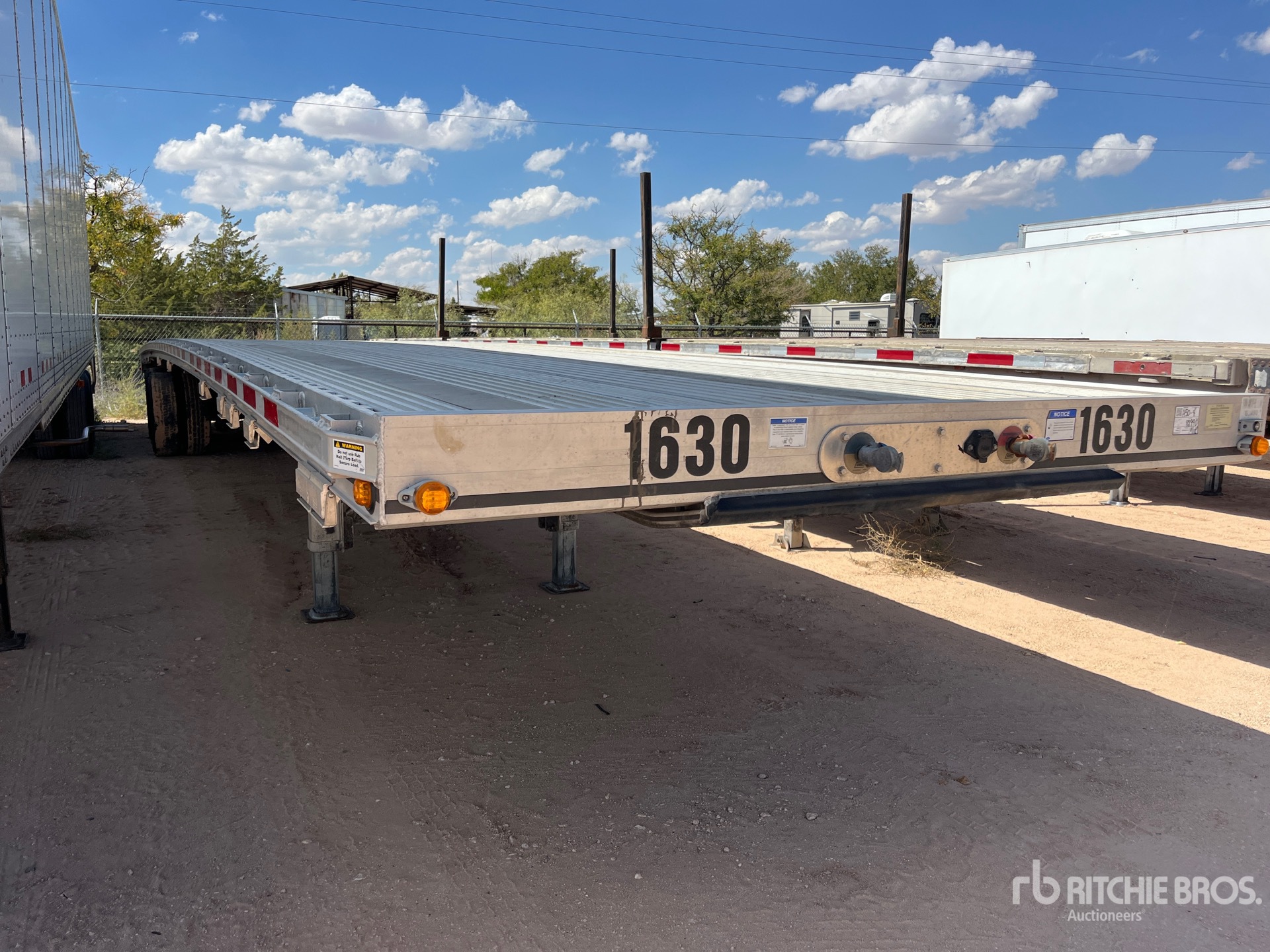 2025 East 53 FT T/A