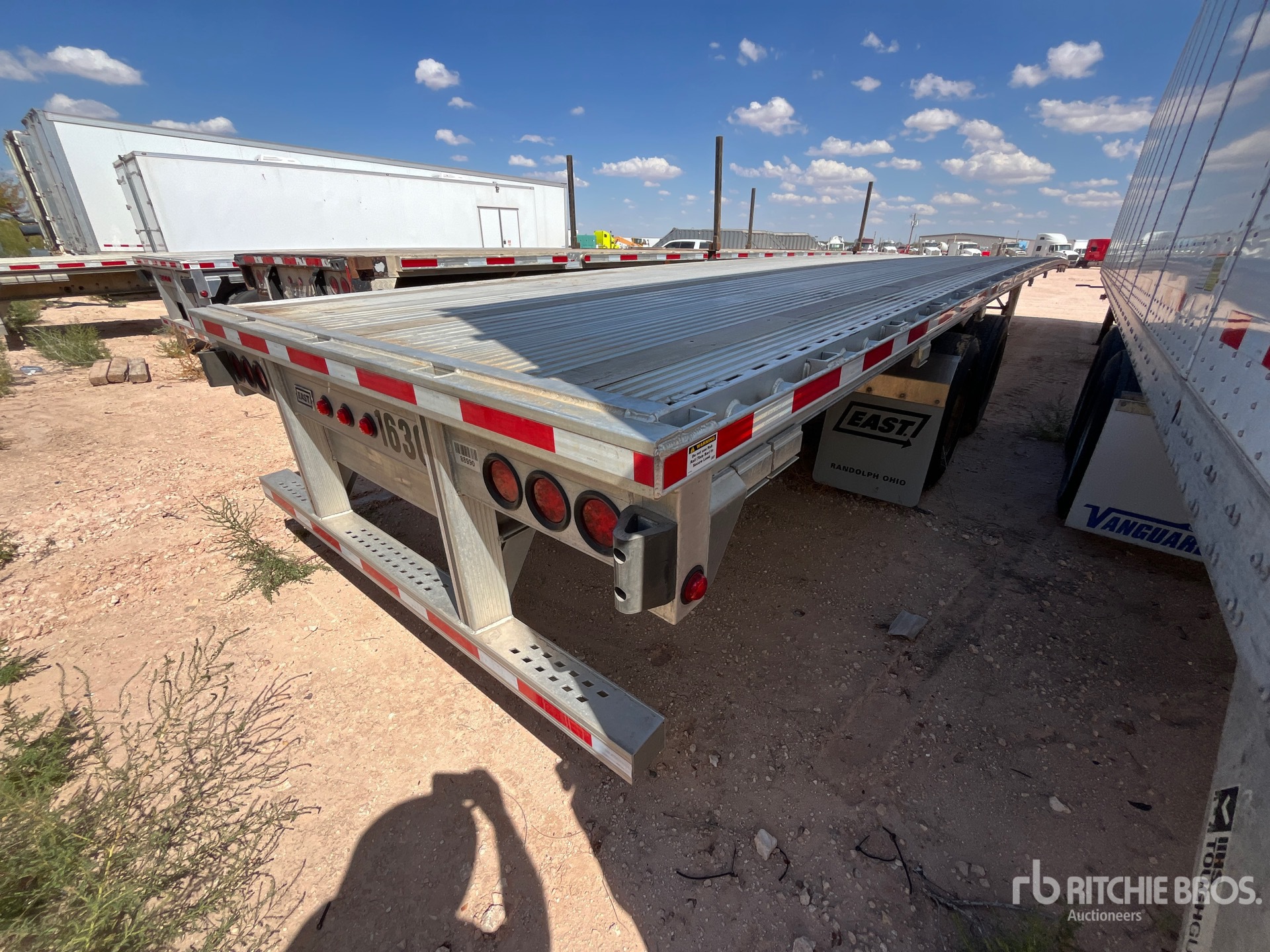 2025 East 53 FT T/A