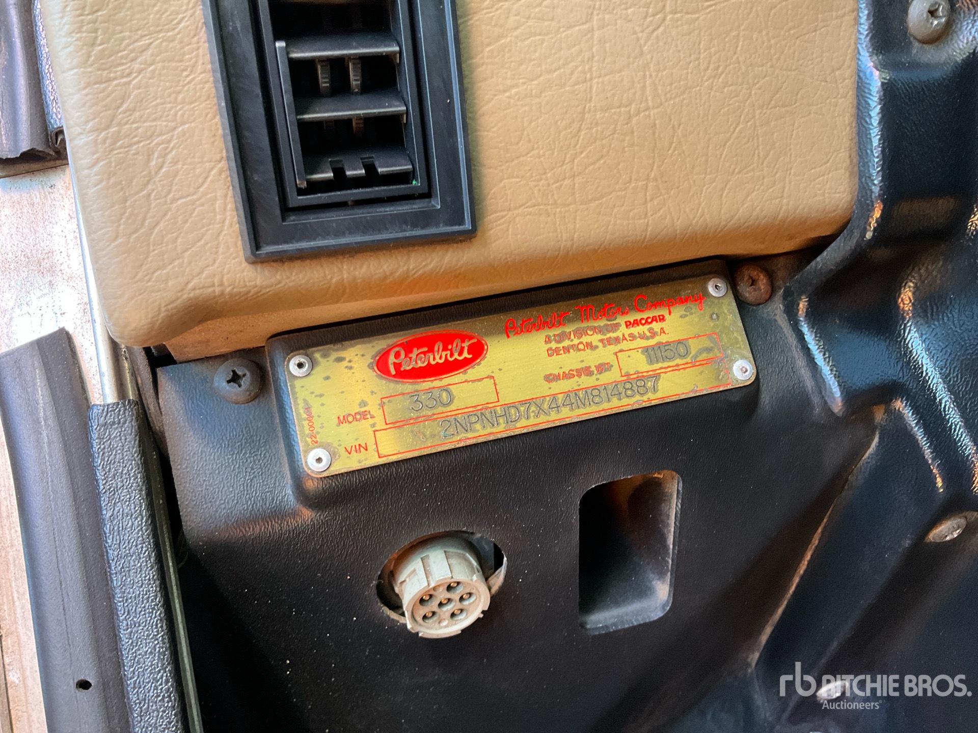 2004 Peterbilt 330