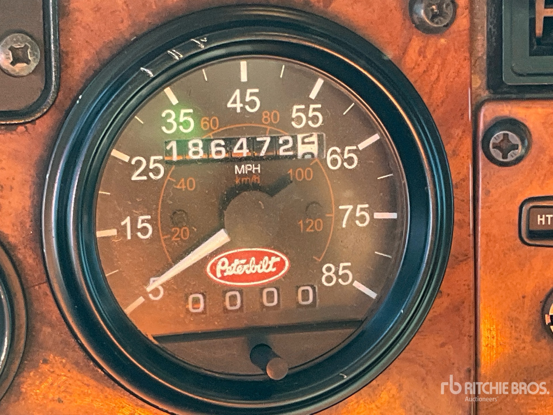 2004 Peterbilt 330