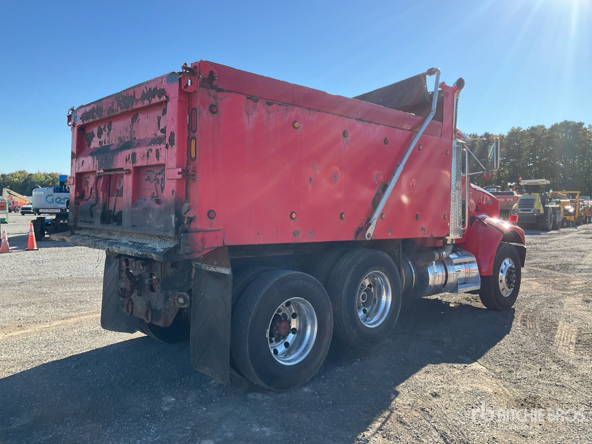 2004 Peterbilt 330