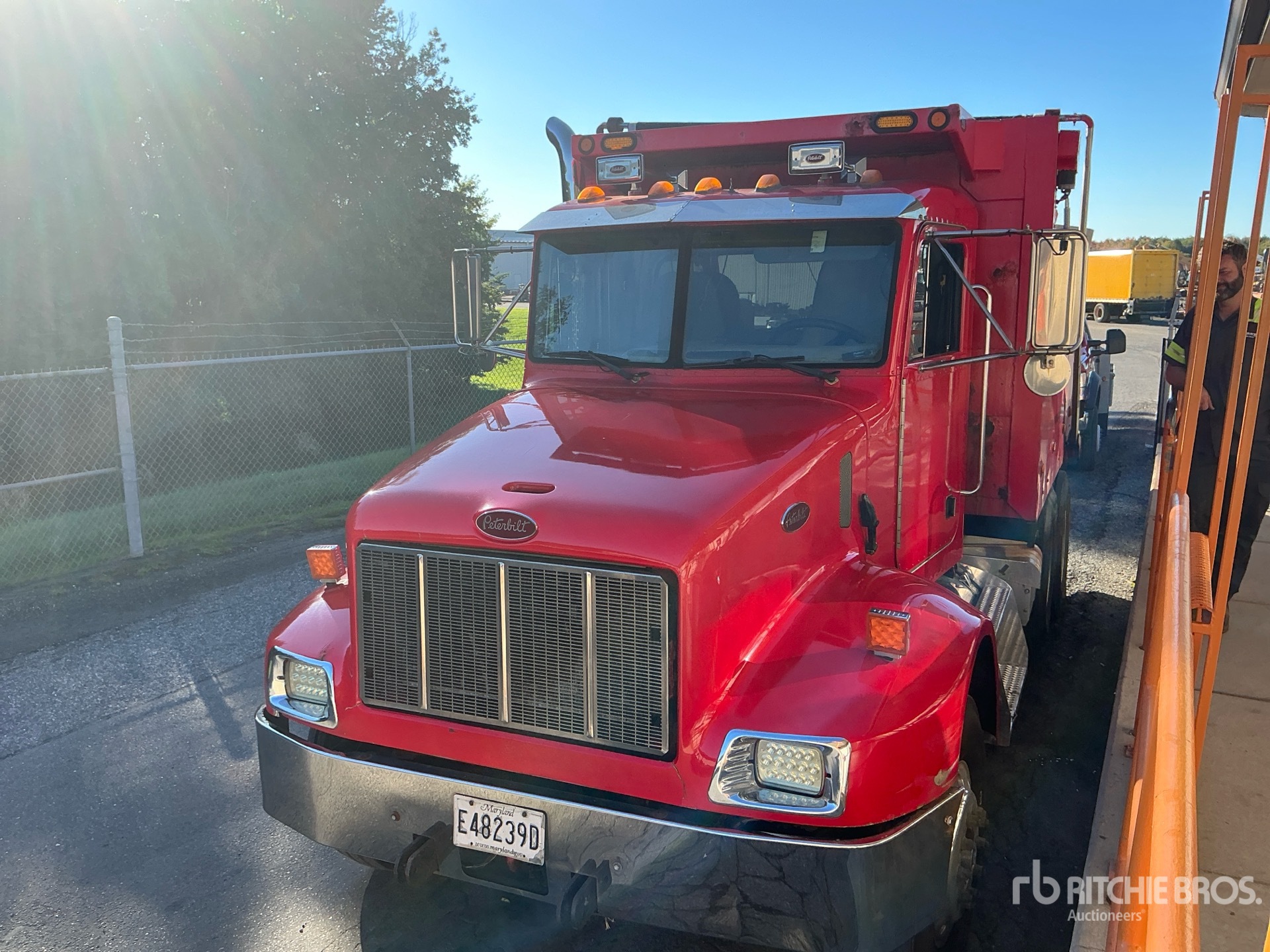 2004 Peterbilt 330