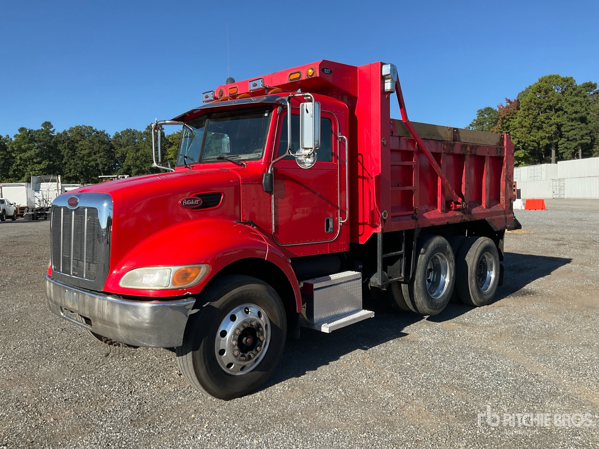 Photo of 2005 Peterbilt 335