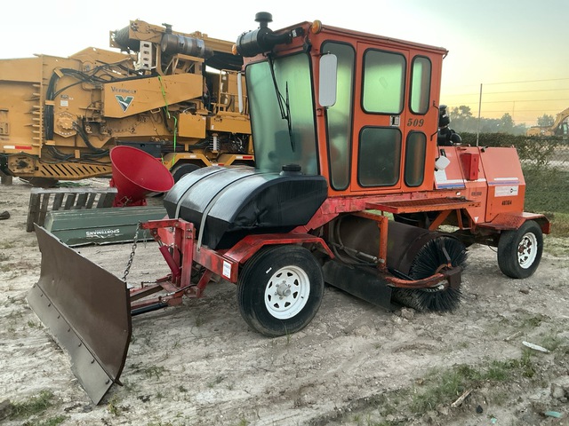 2012 Broce CR350 Self-Propelled Broom