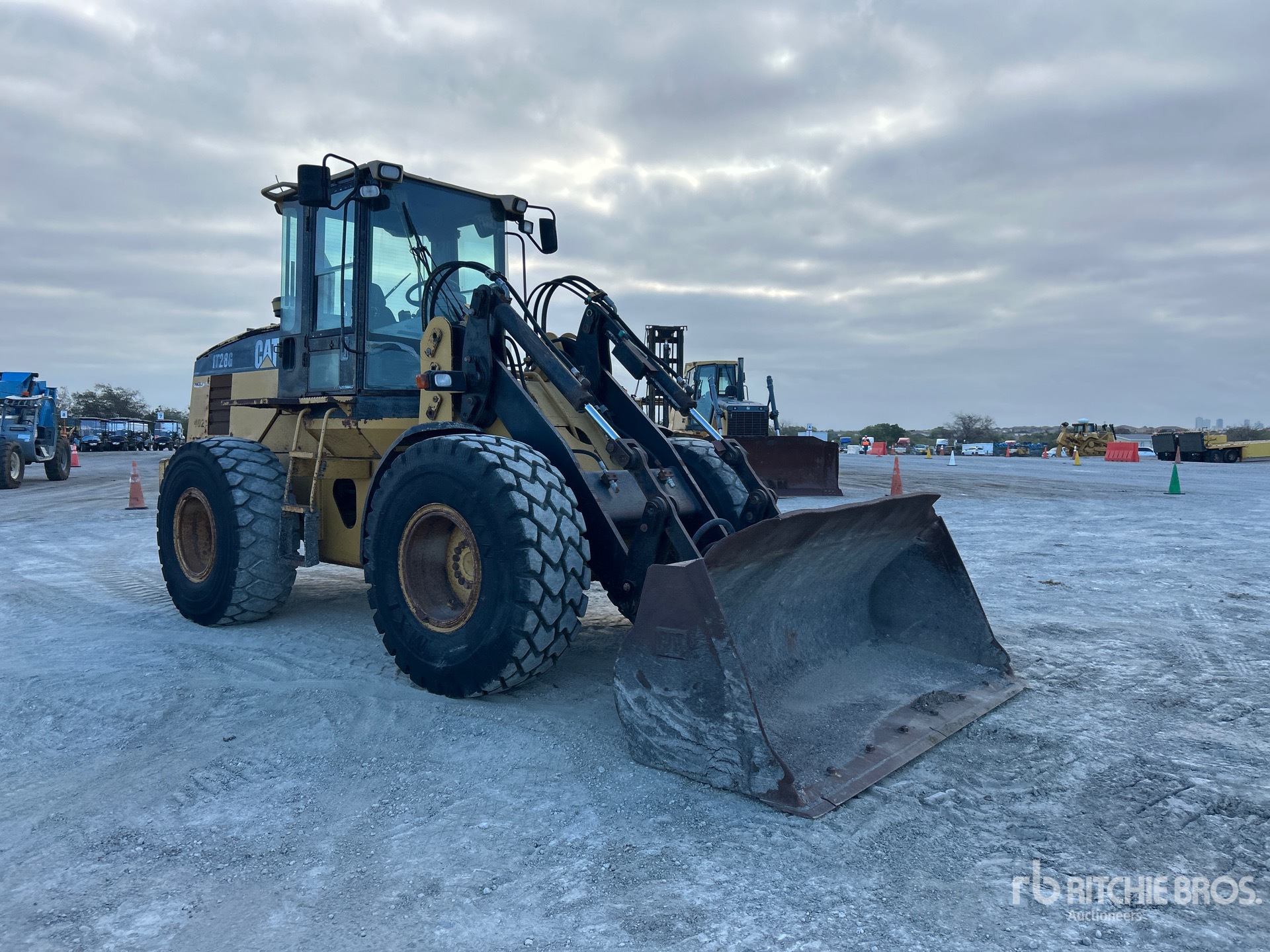 2001 Caterpillar IT28G