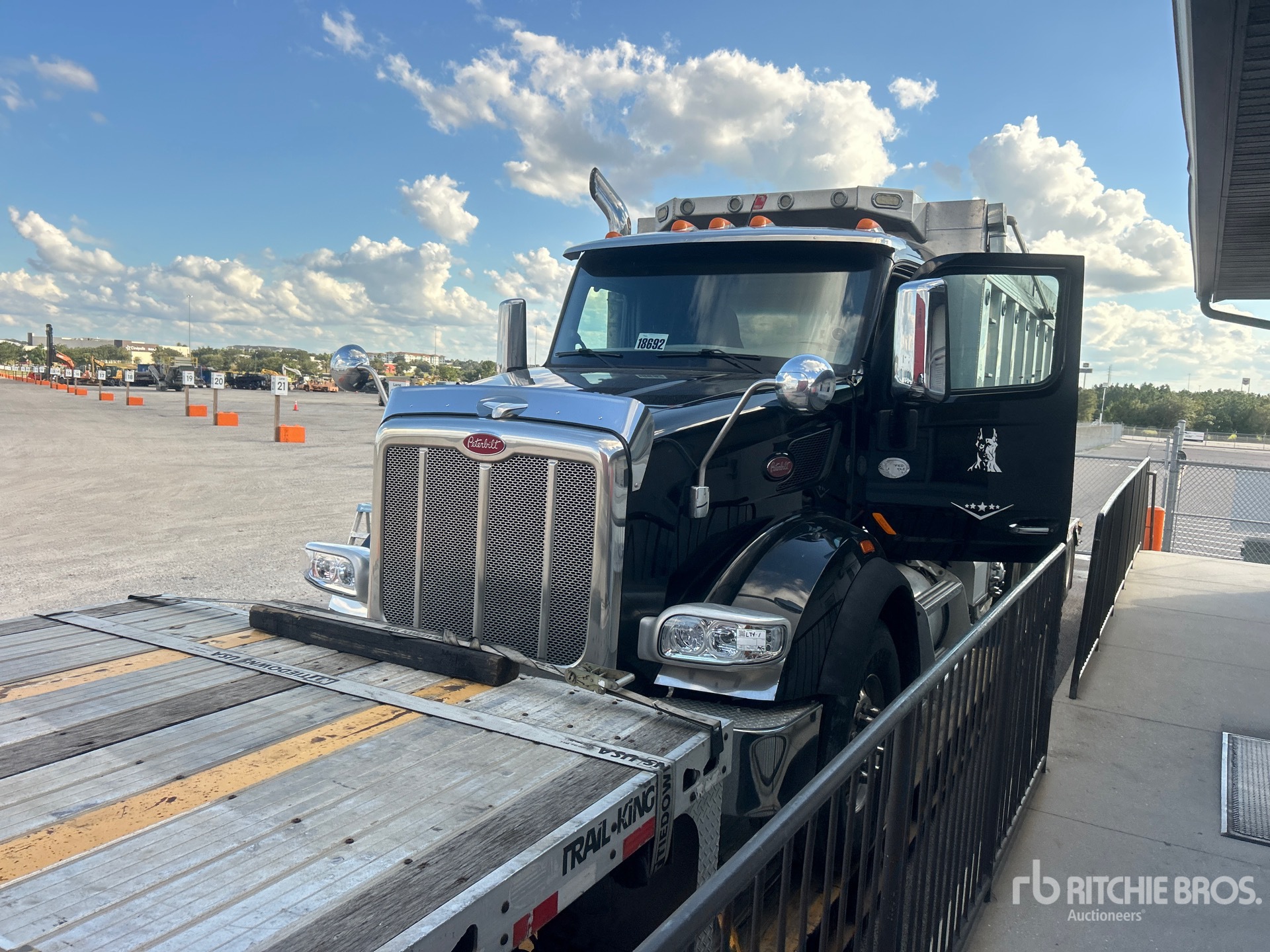 2021 Peterbilt 567