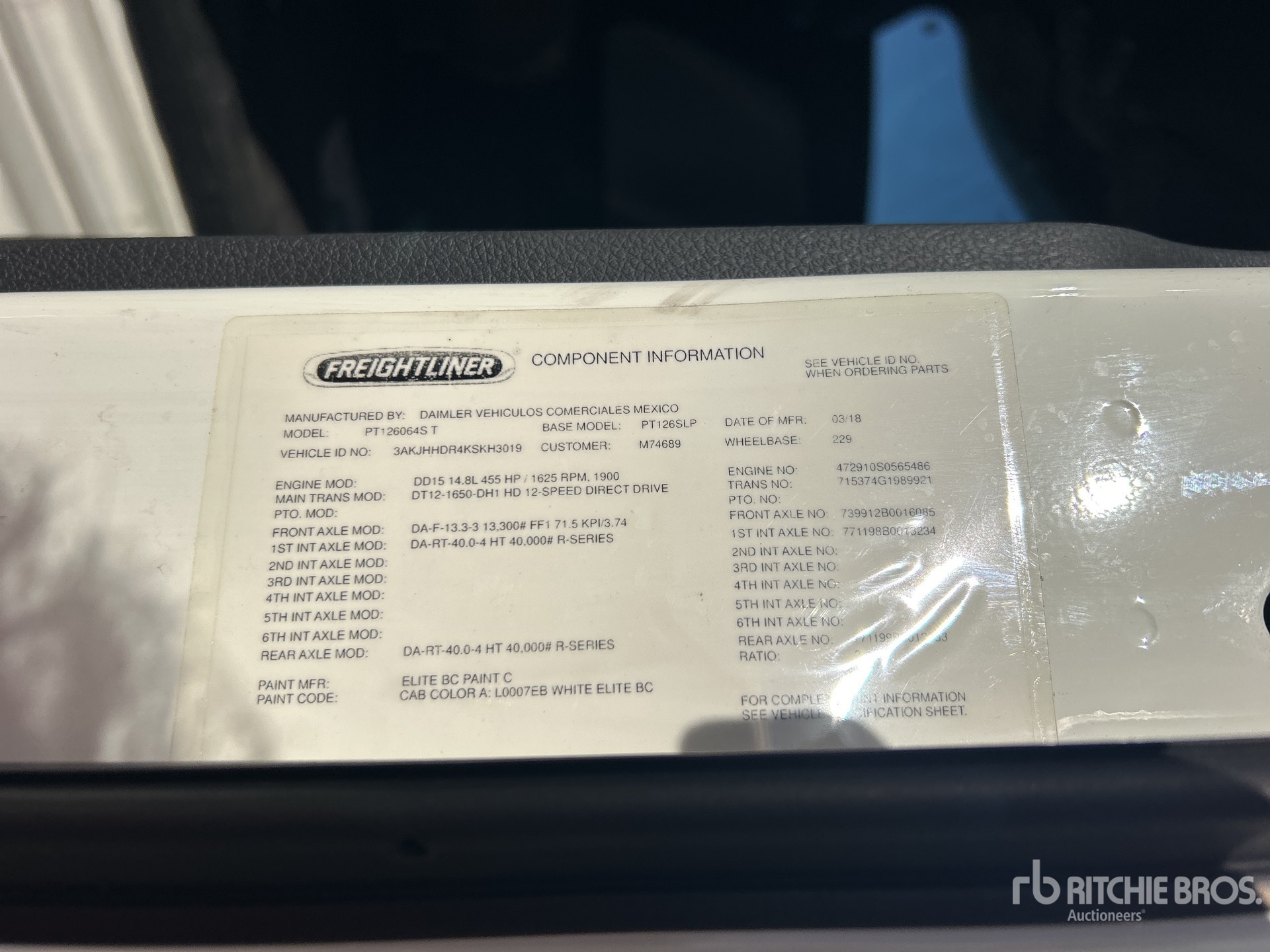 2019 Freightliner CASCADIA 126