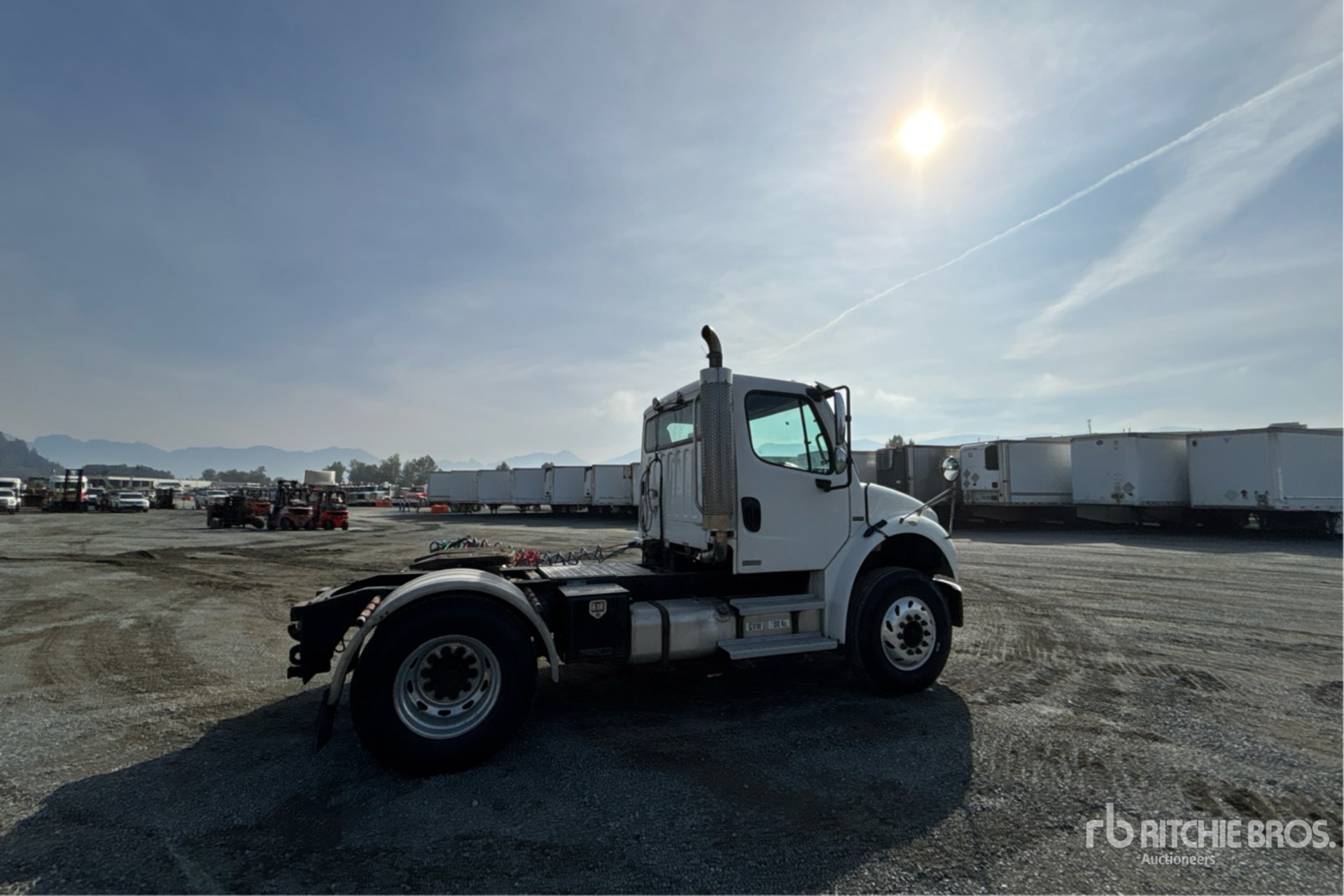 2005 Freightliner M2 106