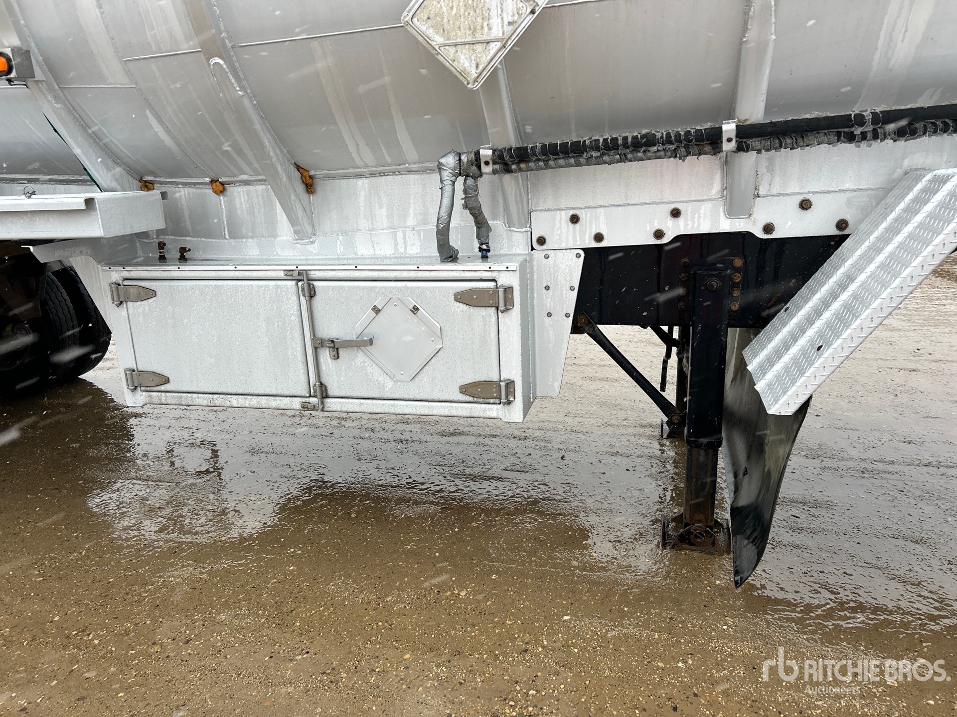 2011 Hutchinson 46000 L TRI/A