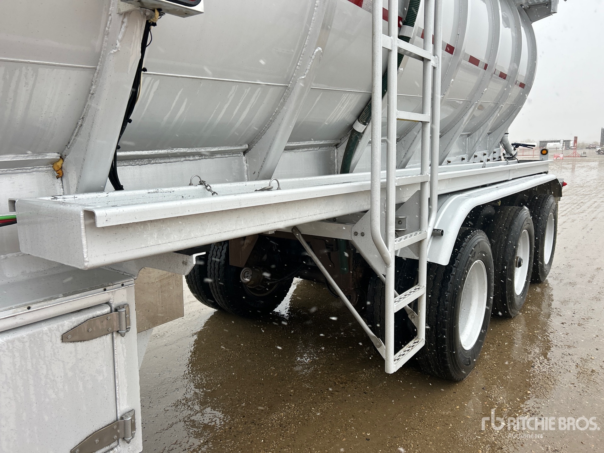 2011 Hutchinson 46000 L TRI/A