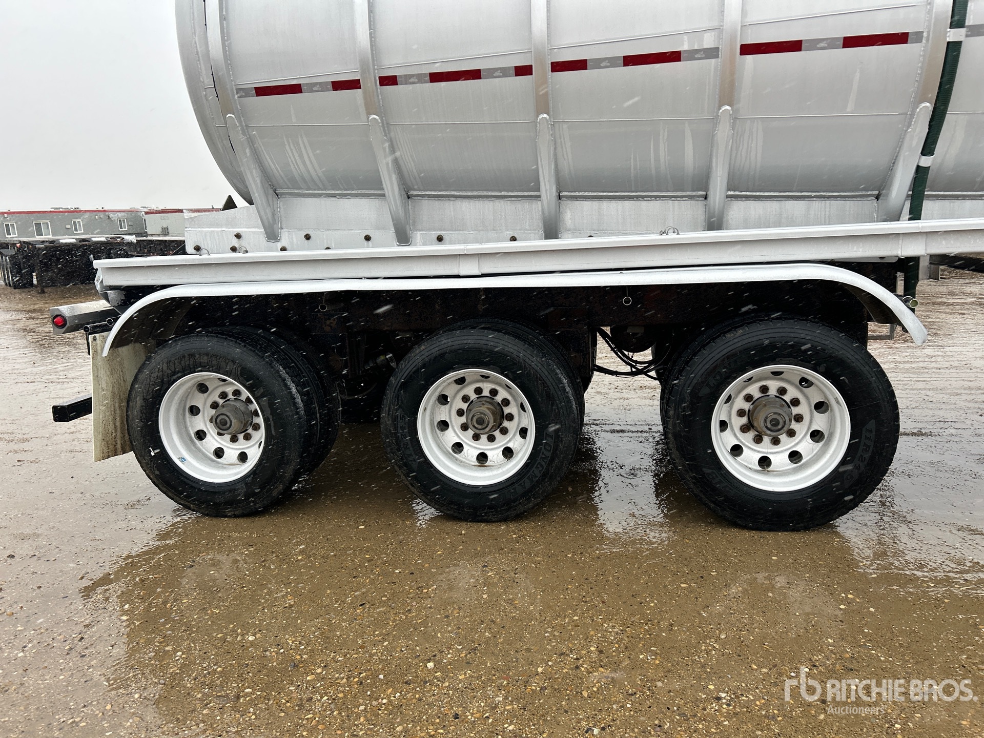 2011 Hutchinson 46000 L TRI/A
