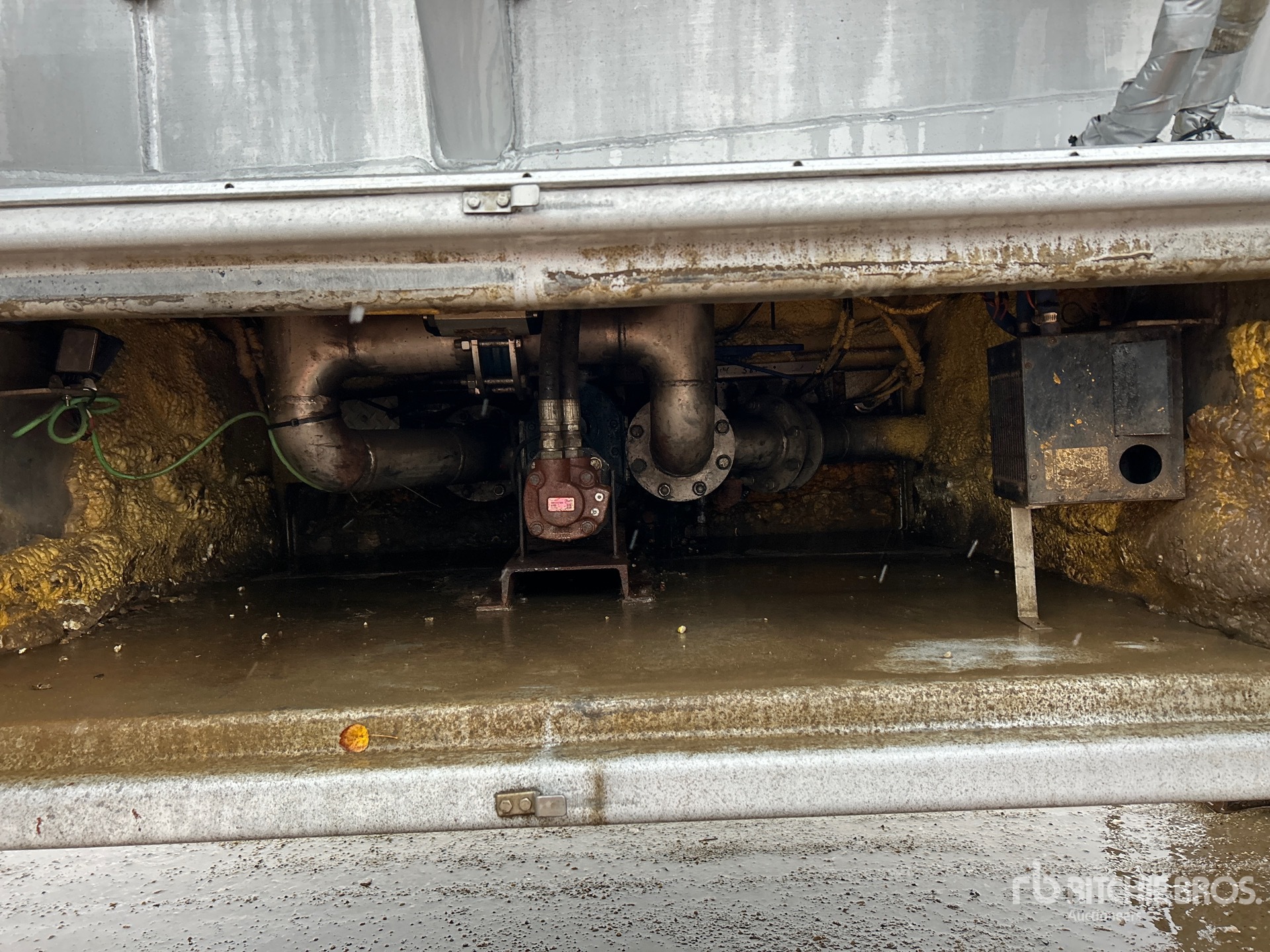2011 Hutchinson 46000 L TRI/A