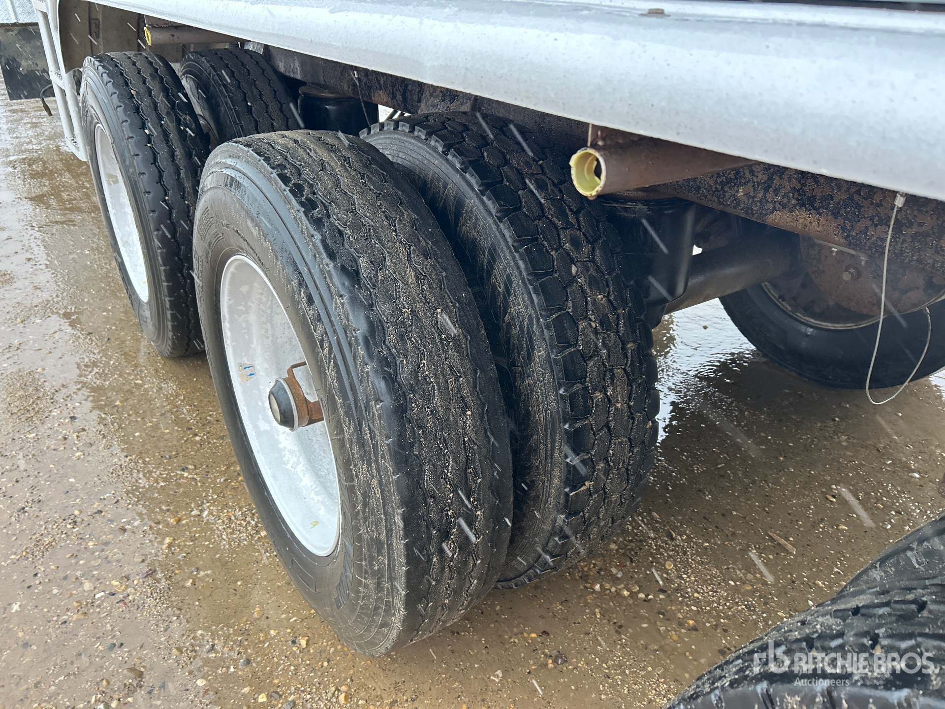 2011 Hutchinson 46000 L TRI/A