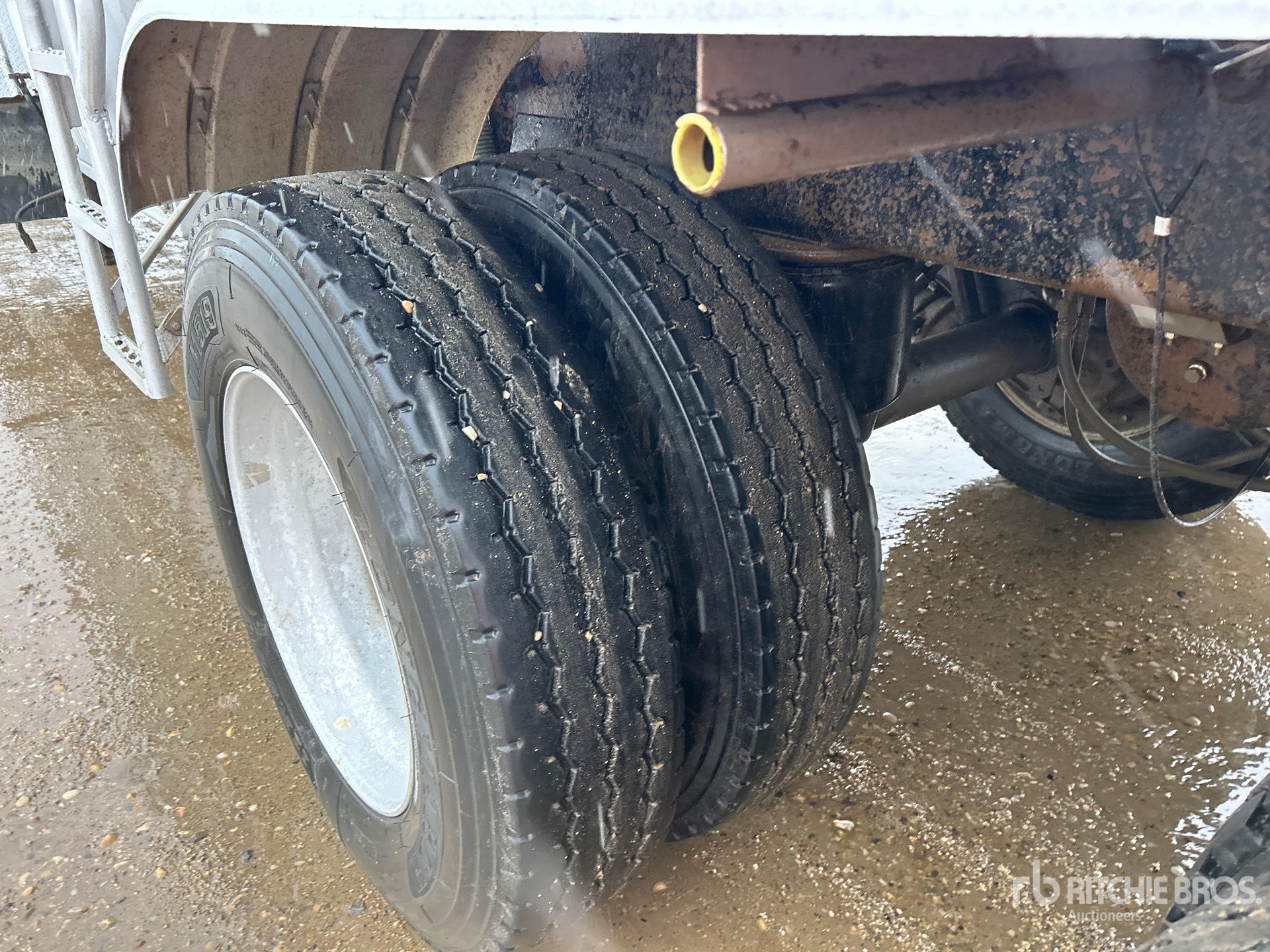 2011 Hutchinson 46000 L TRI/A