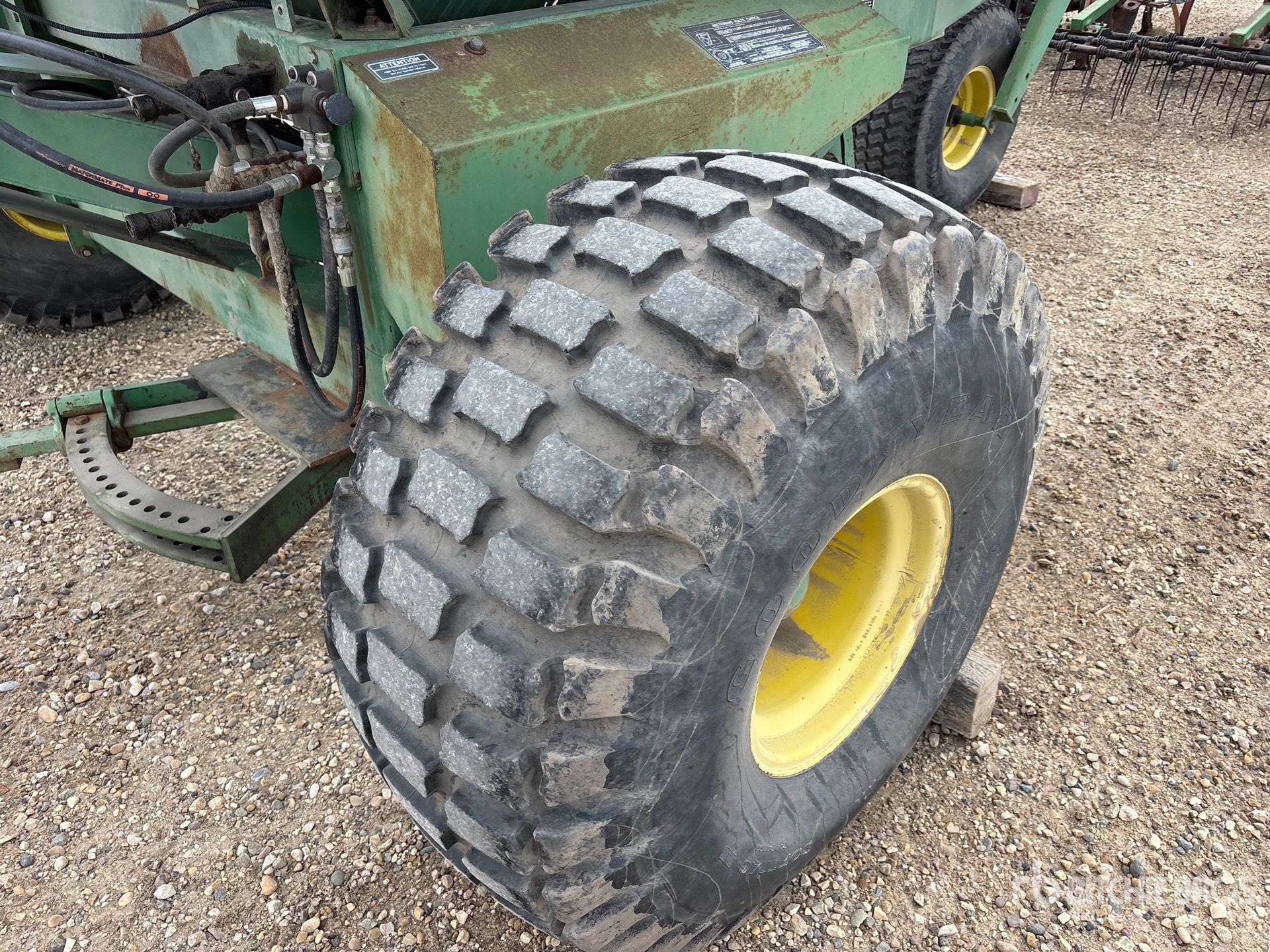 John Deere 777