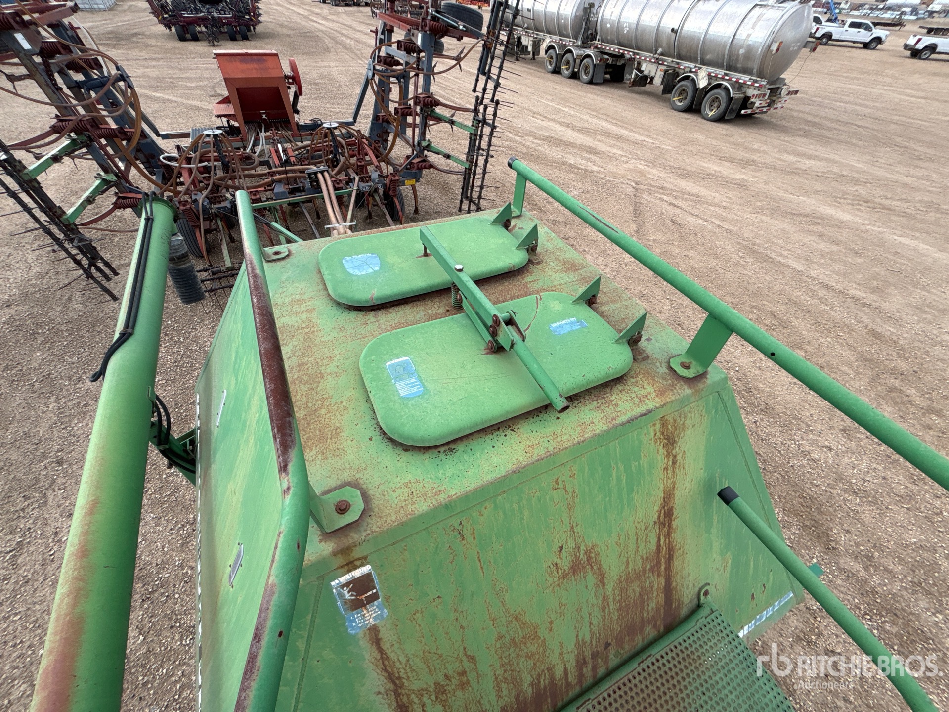 John Deere 777