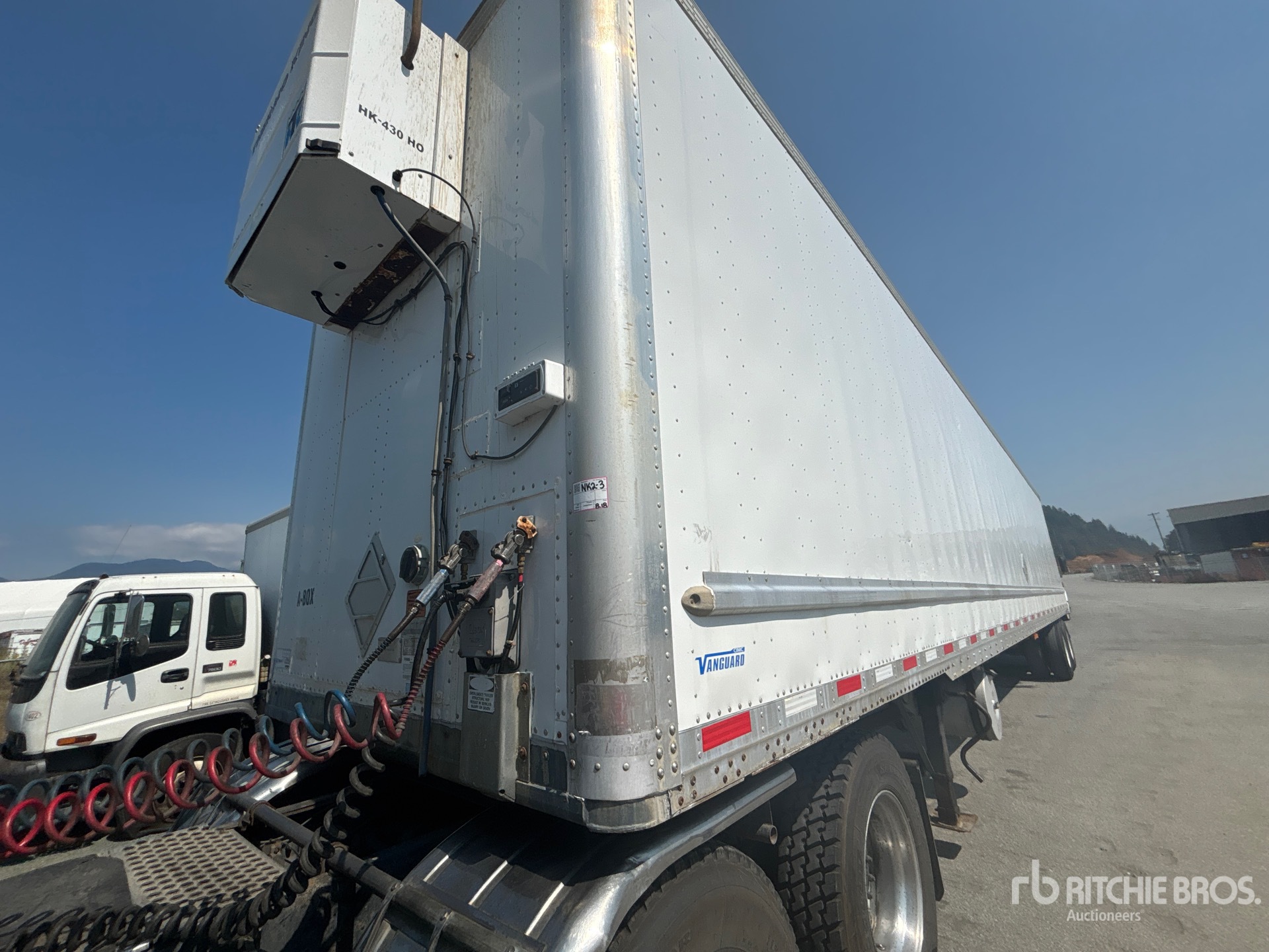 2013 Vanguard 53 FT X 102 IN T/A HEATED