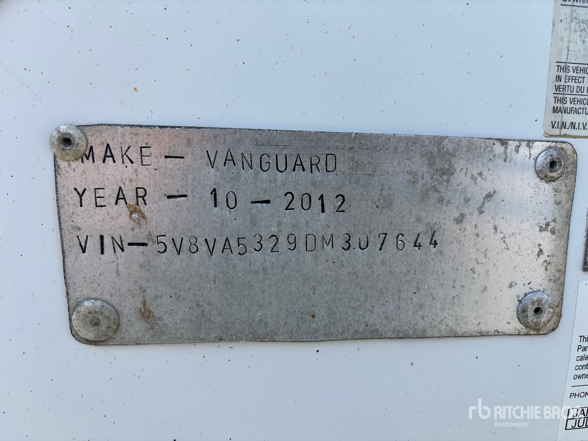 2013 Vanguard 53 FT X 102 IN T/A HEATED